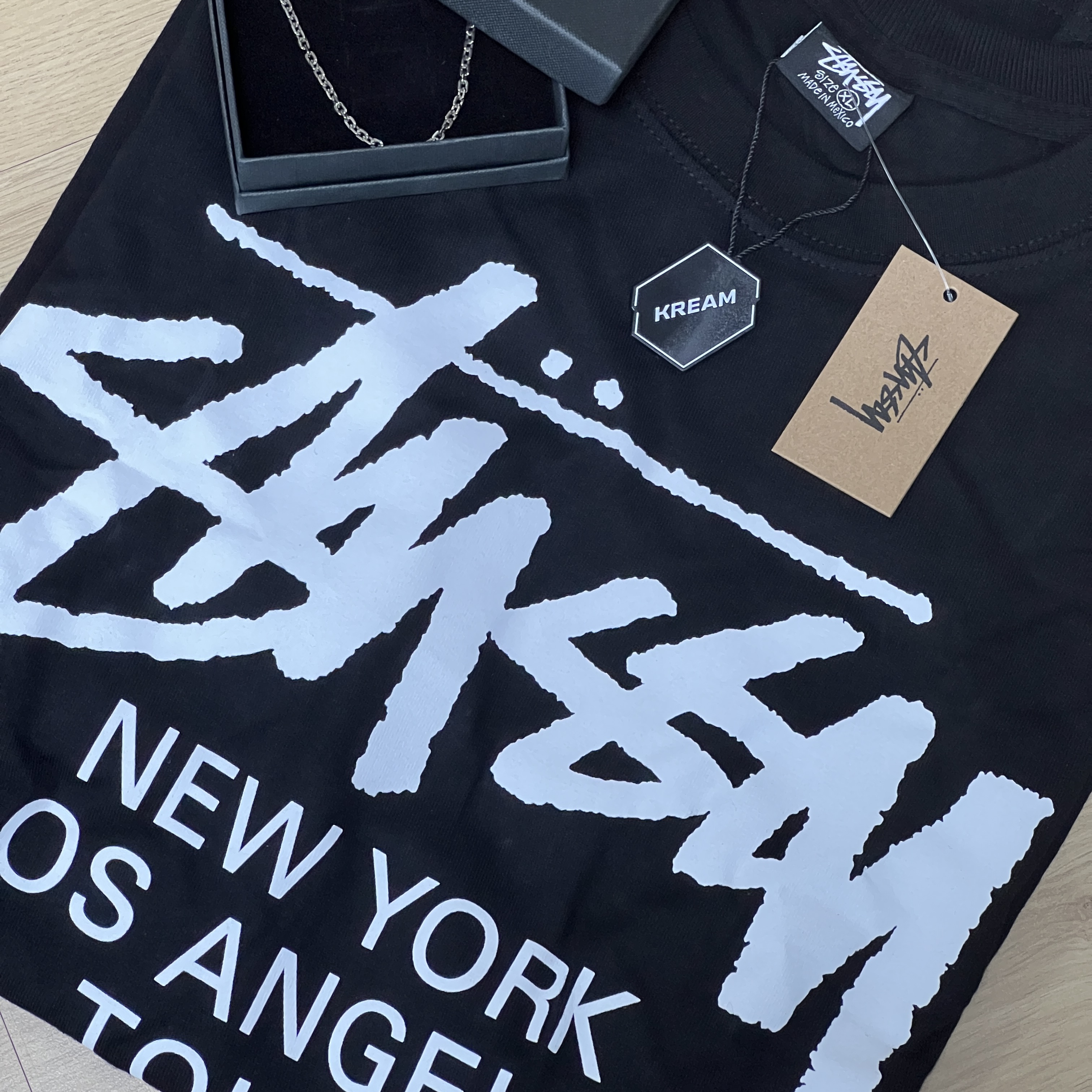 Stussy World Tour T-Shirt Black, Nike Air Force 1 '07 Low White 착용 스타일 - 3