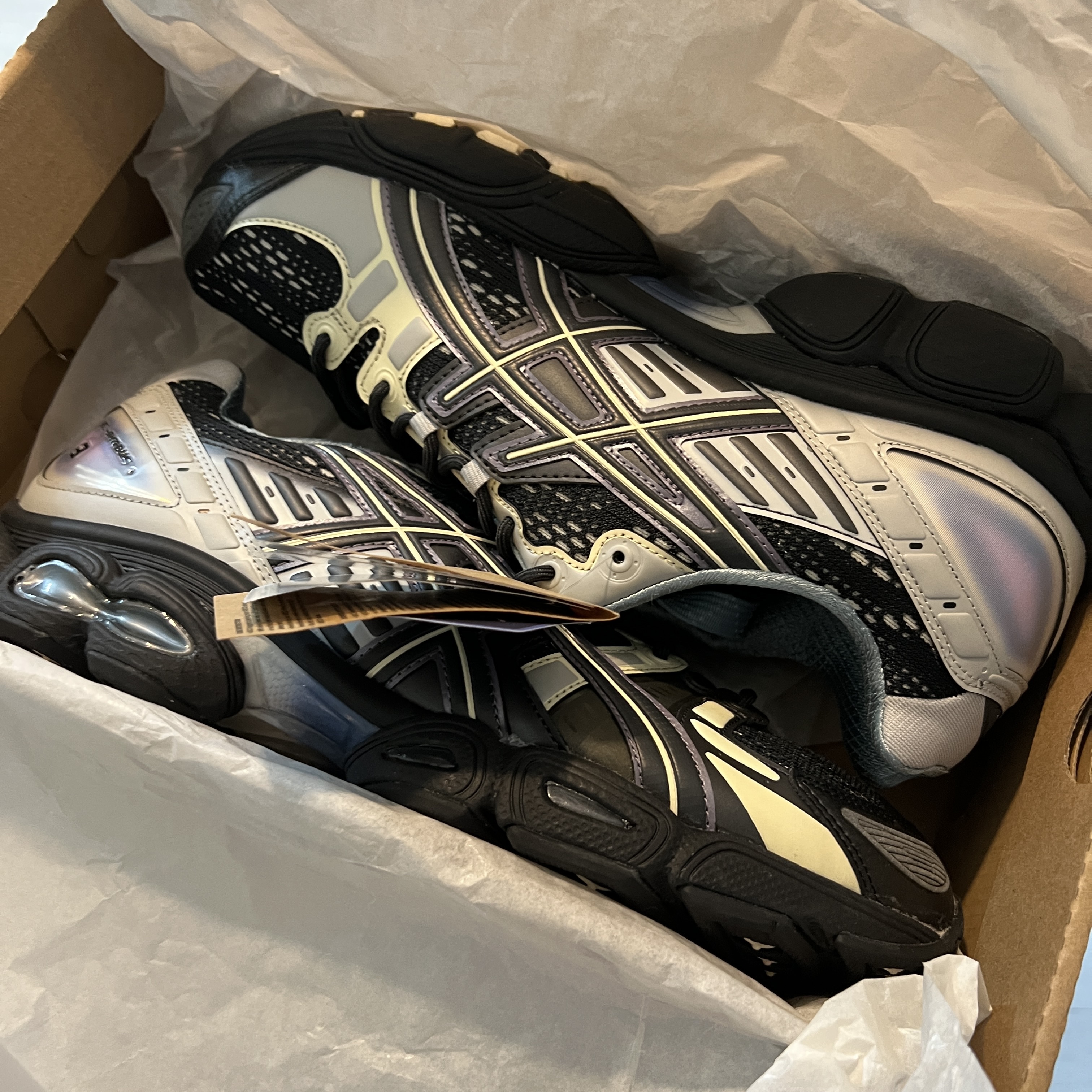 Asics UB5-S Gel-Nimbus 9 Black Gunmetal 착용 스타일