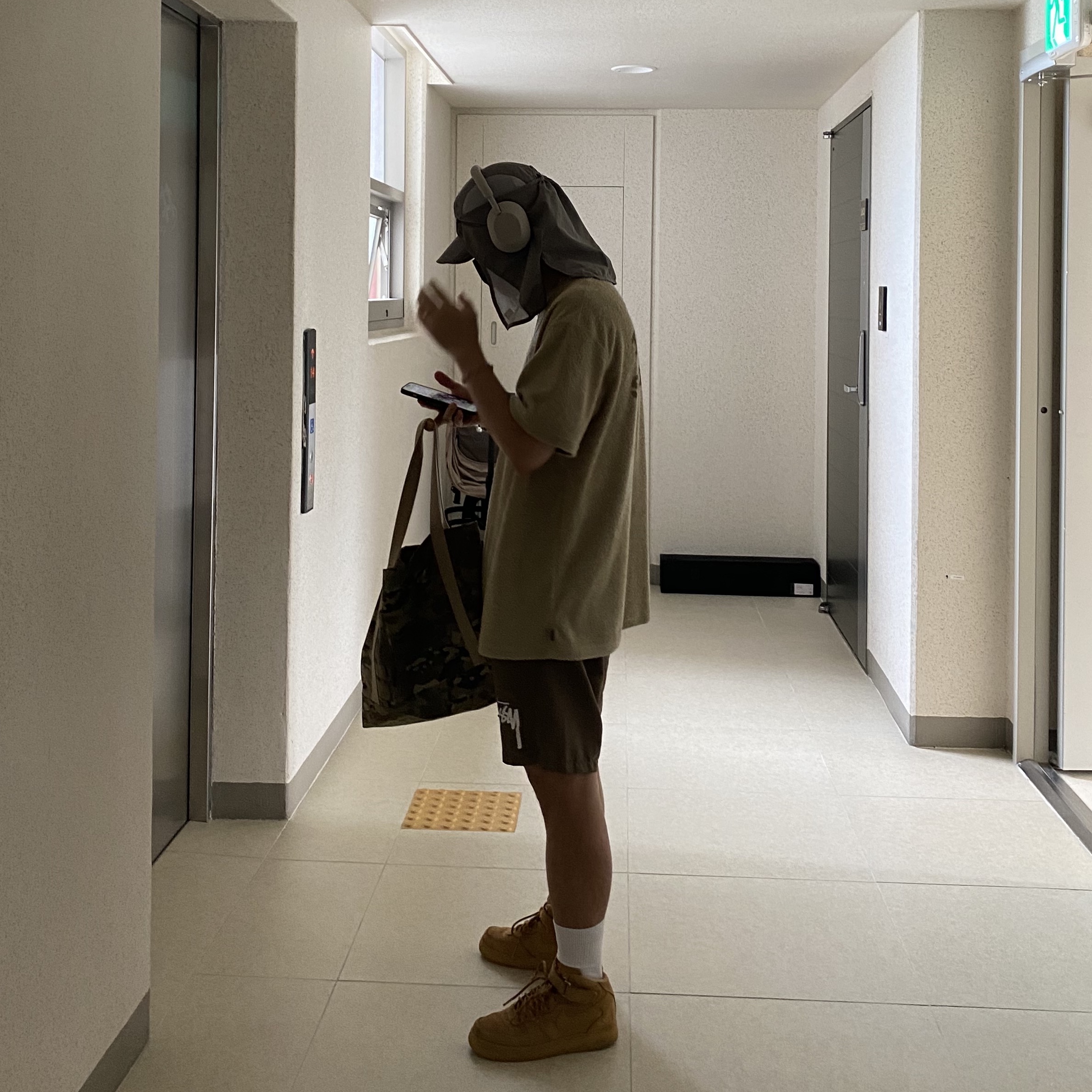 IAB Studio Towel T-Shirt Light Green, Stussy Big Stock Water Shorts Brown 착용 스타일