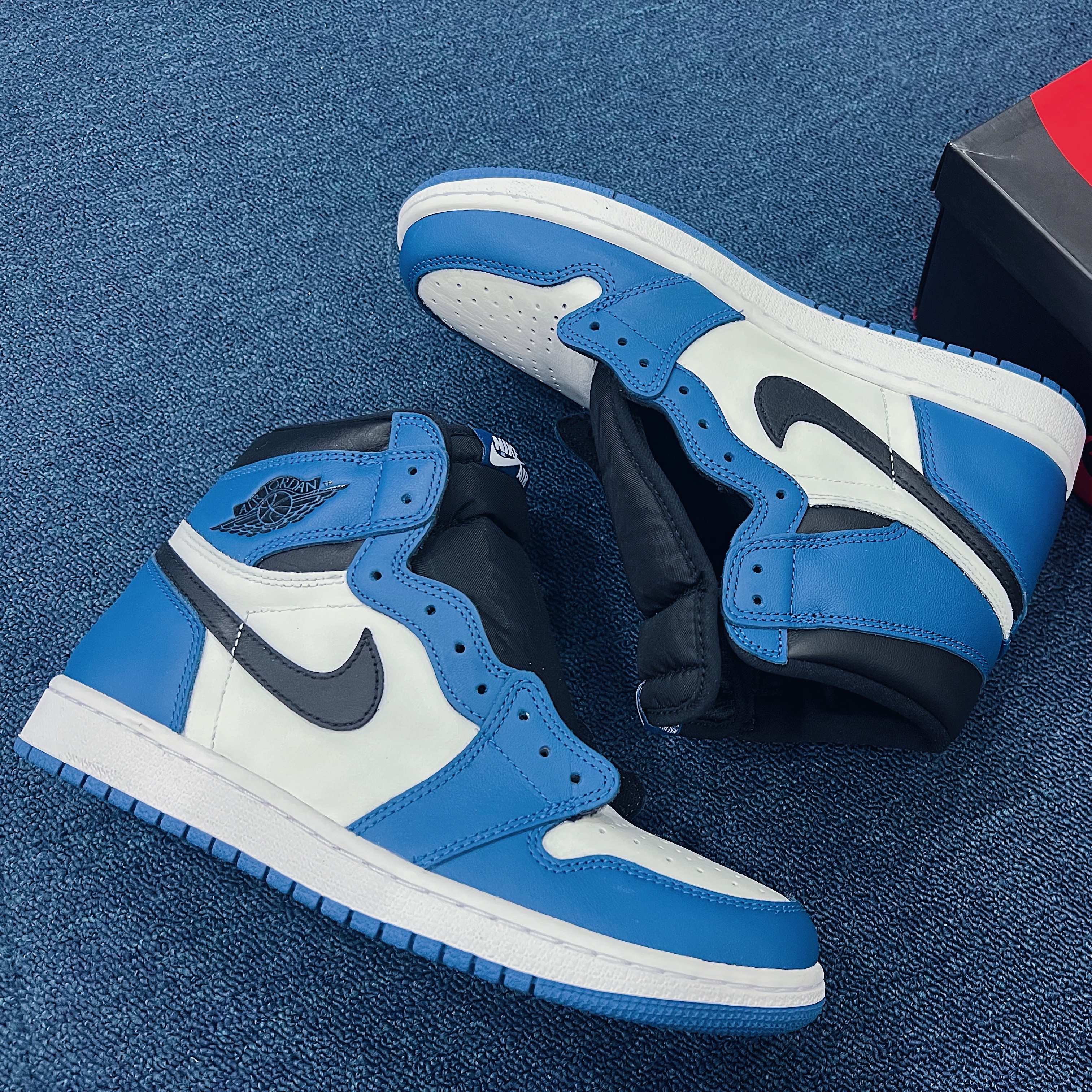Jordan 1 Retro High OG Dark Marina Blue 착용 스타일