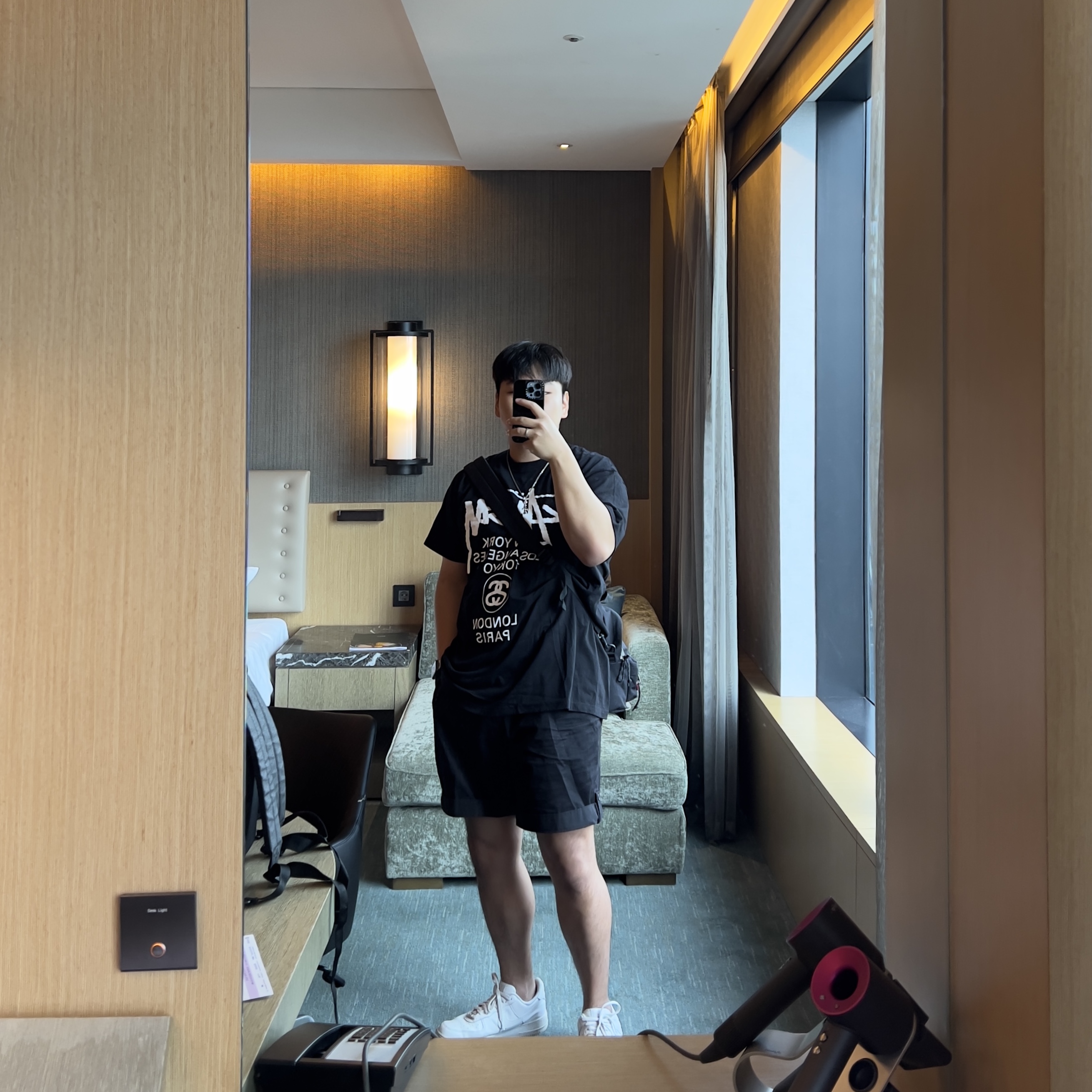 Stussy World Tour T-Shirt Black, Nike Air Force 1 '07 Low White 착용 스타일 - 1