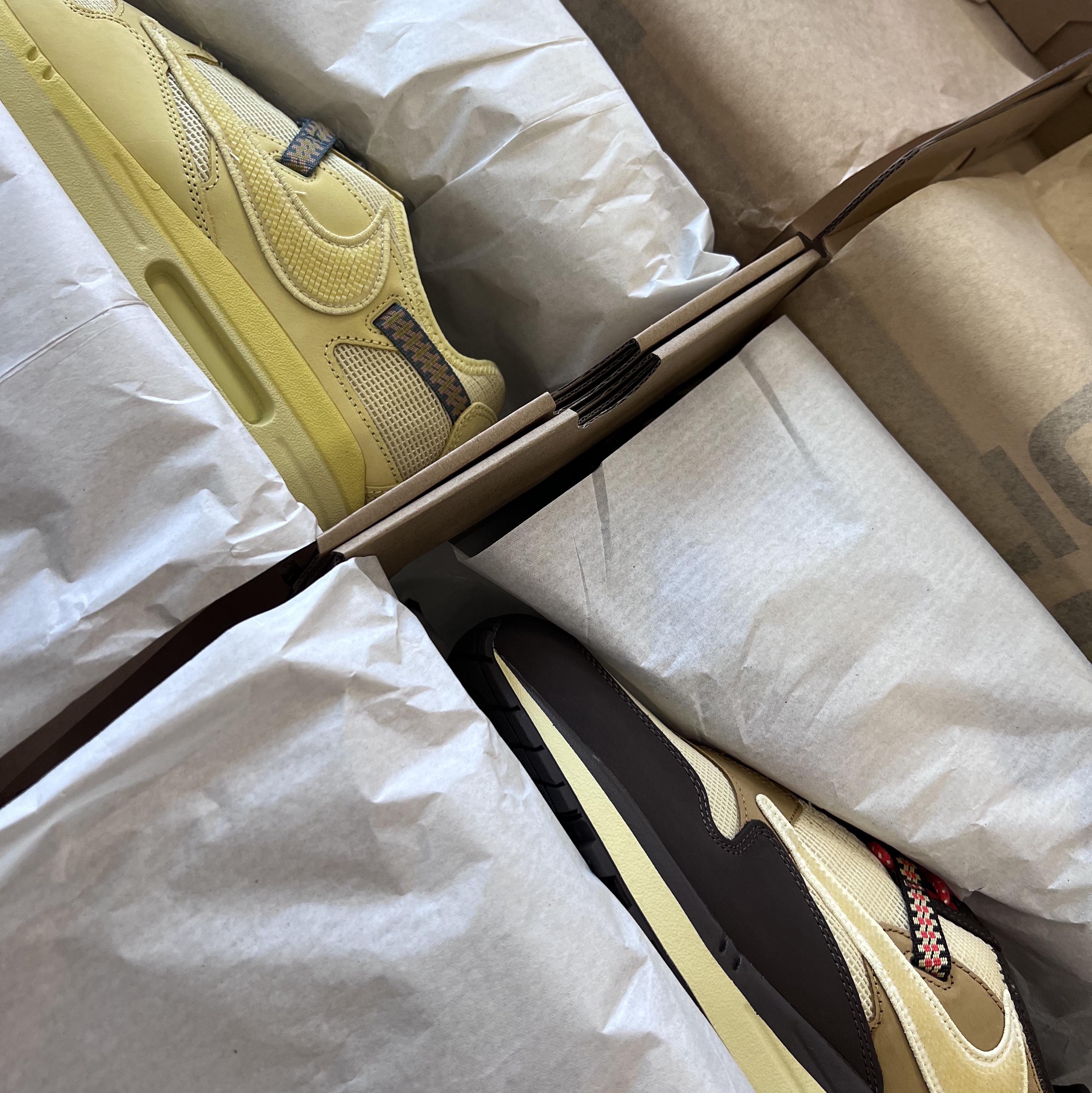 Nike x Travis Scott Air Max 1 Cact.us Gold, Nike x Travis Scott Air Max 1 Cact.us Brown 착용 스타일