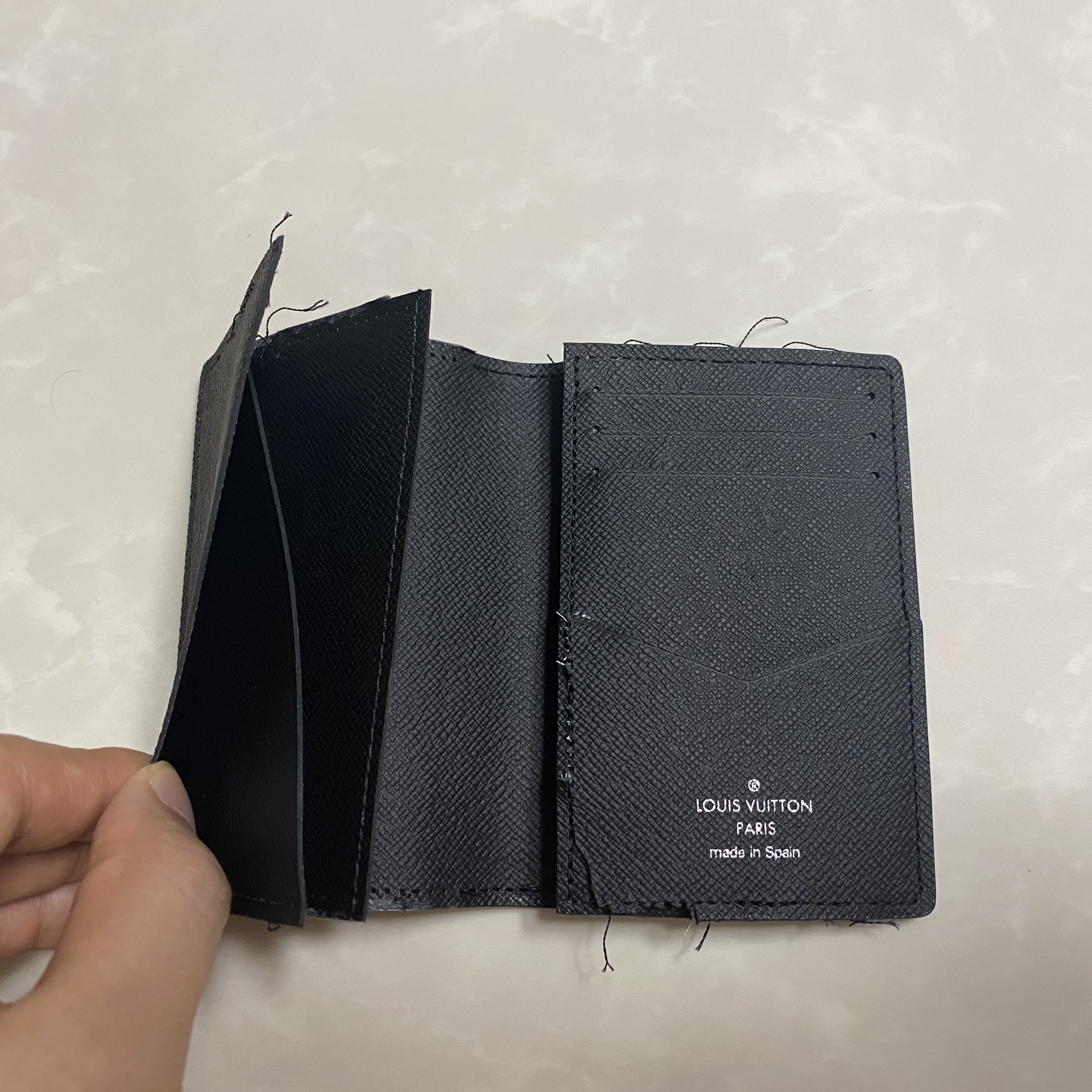 Louis Vuitton Pocket Organizer Monogram Eclipse 착용 스타일 - 1