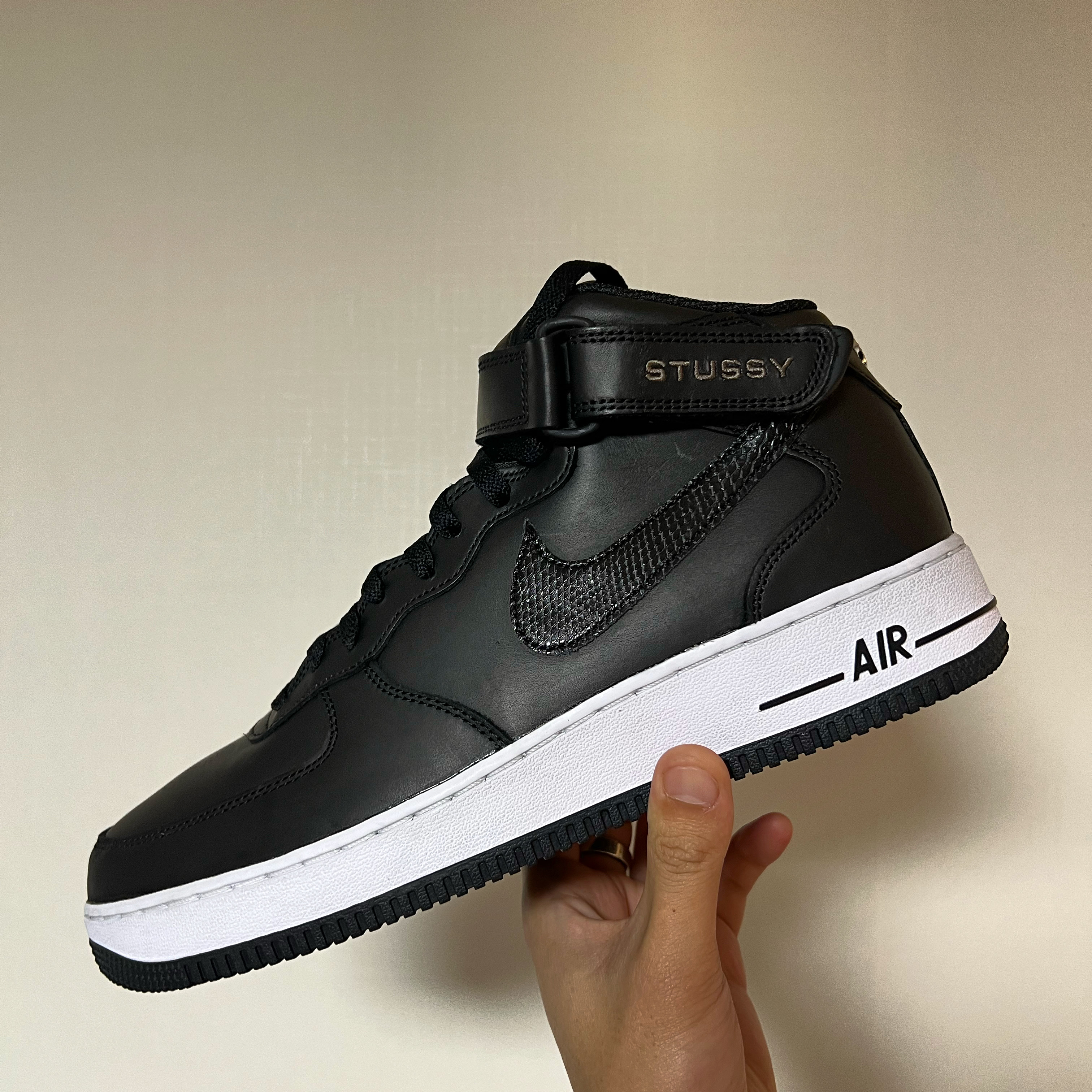 Nike x Stussy Air Force 1 '07 Mid SP Black 착용 스타일