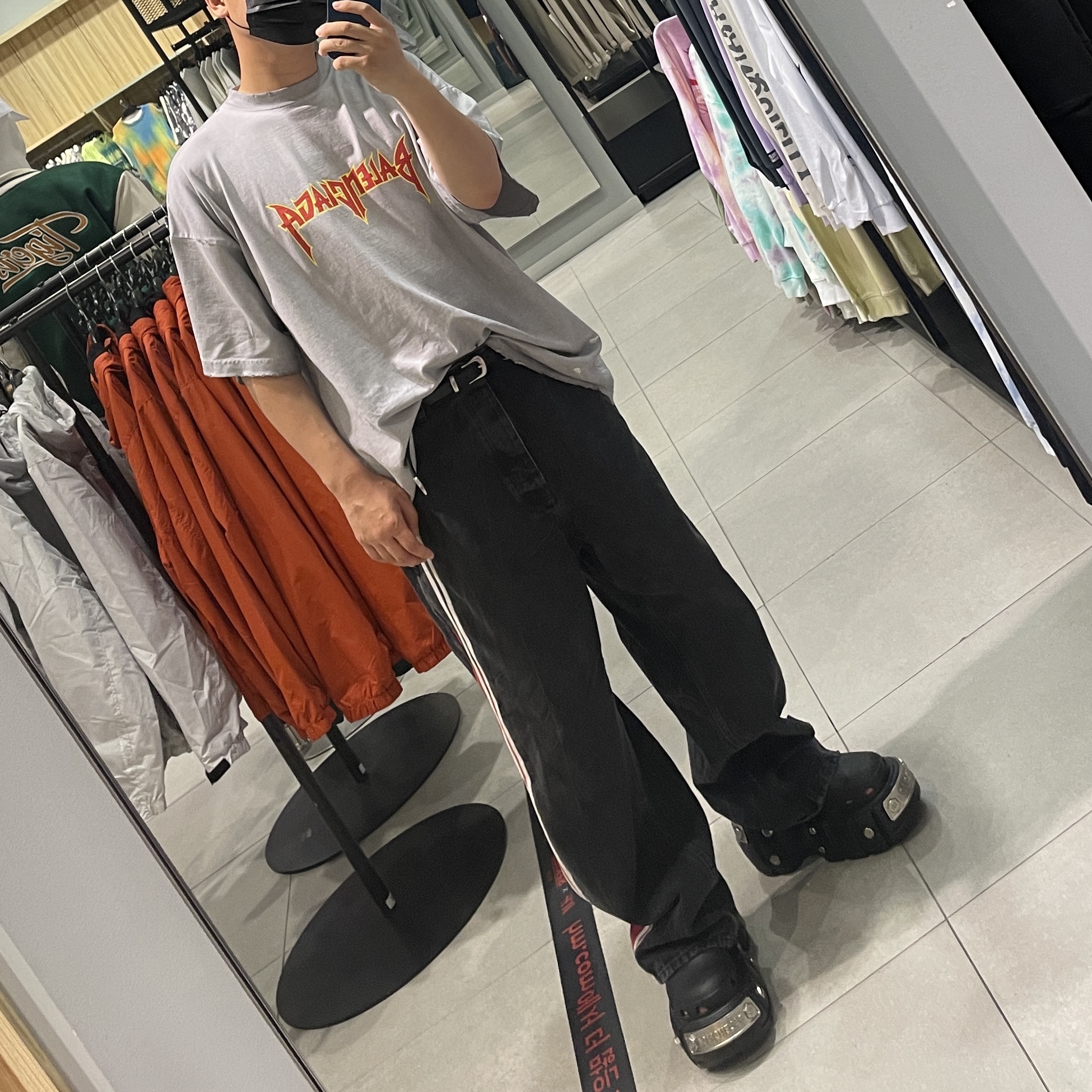 Balenciaga Metal Oversized Fit T-Shirt White Vintage 착용 스타일 - 1