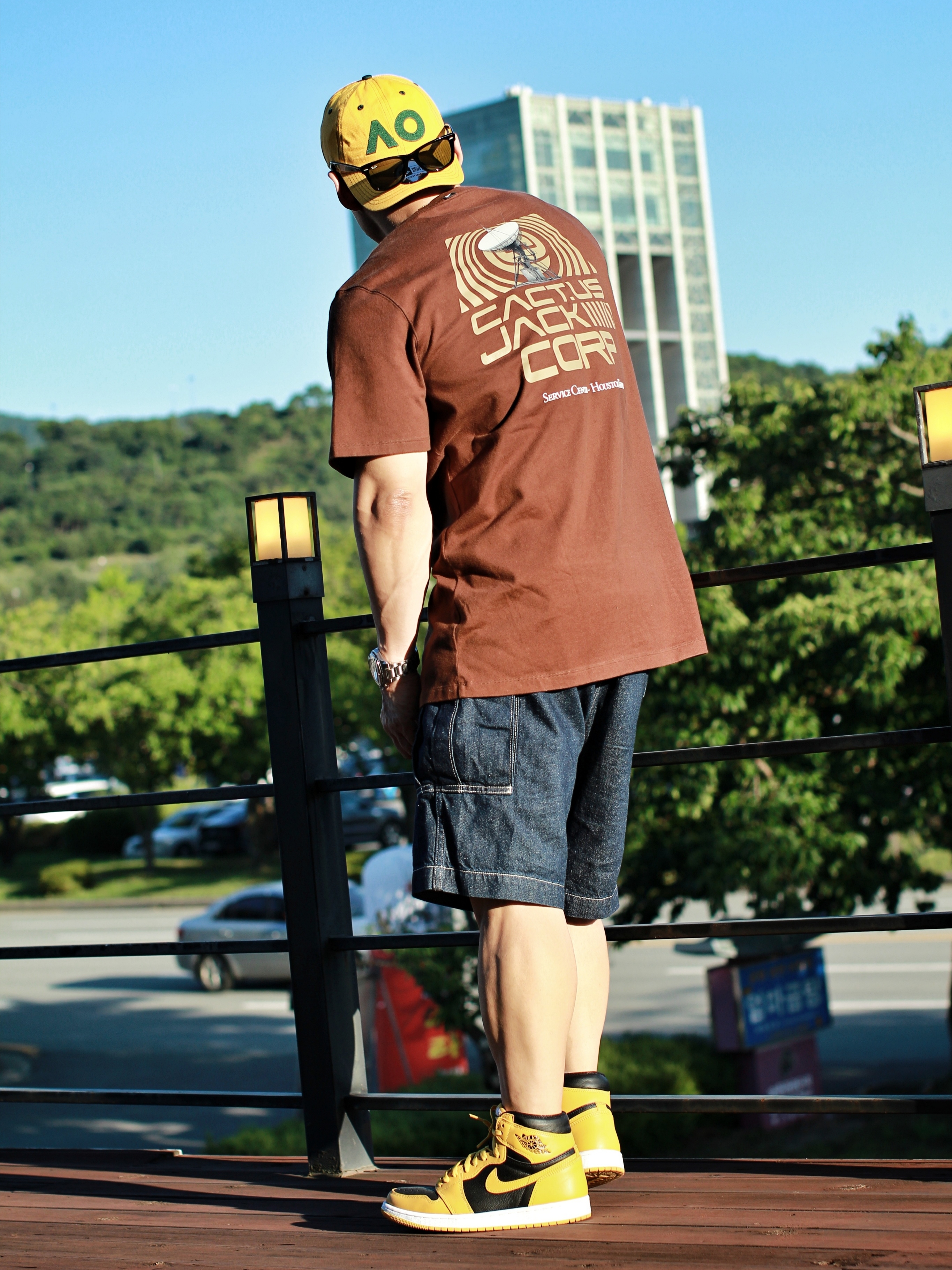 Nike x Travis Scott NRG BH S/S T-Shirt Cacao Wow - US/EU, Nike x Travis Scott NRG BH S/S T-Shirt Cacao Wow - Asia 착용 스타일 - 3