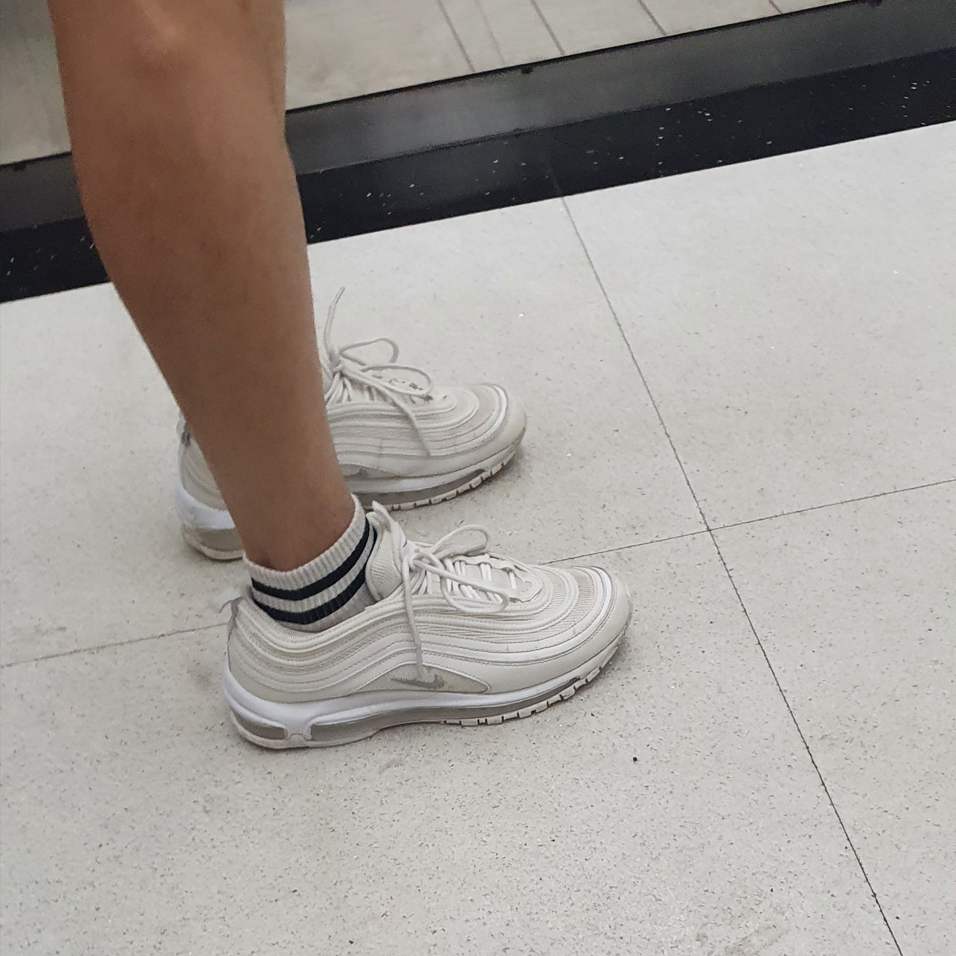 Nike Air Max 97 Triple White Wolf Grey ์ฐฉ์ฉ ์คํ์ผ - 3