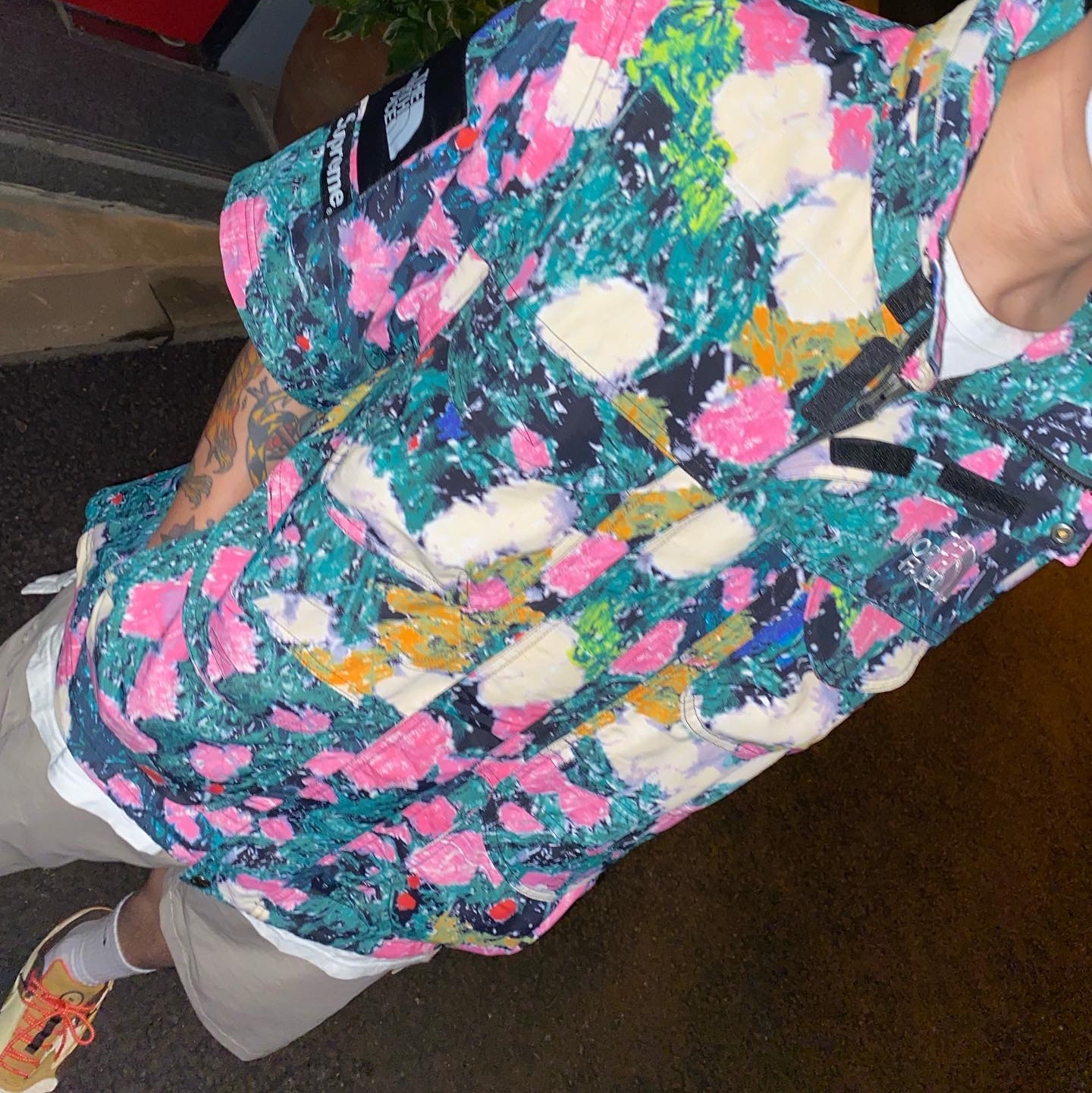 Supreme x The North Face Trekking Convertible Jacket Flowers - 22SS, Nike x Travis Scott Air Max 1 Cact.us Brown 착용 스타일 - 1