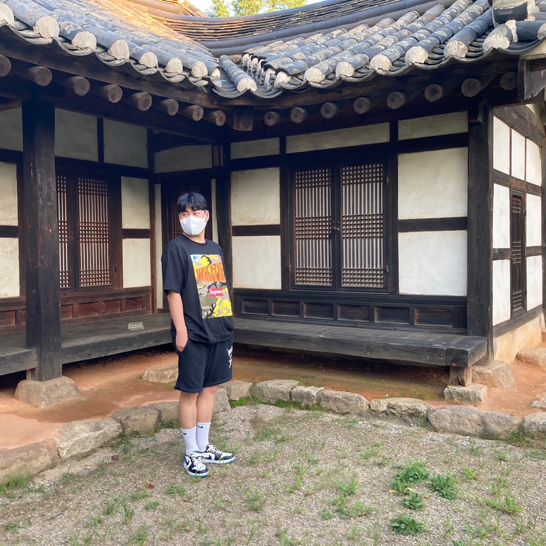 Jordan 1 Retro Low OG Black and Dark Powder Blue, Supreme Wheaties T-Shirt Black - 21SS 착용 스타일
