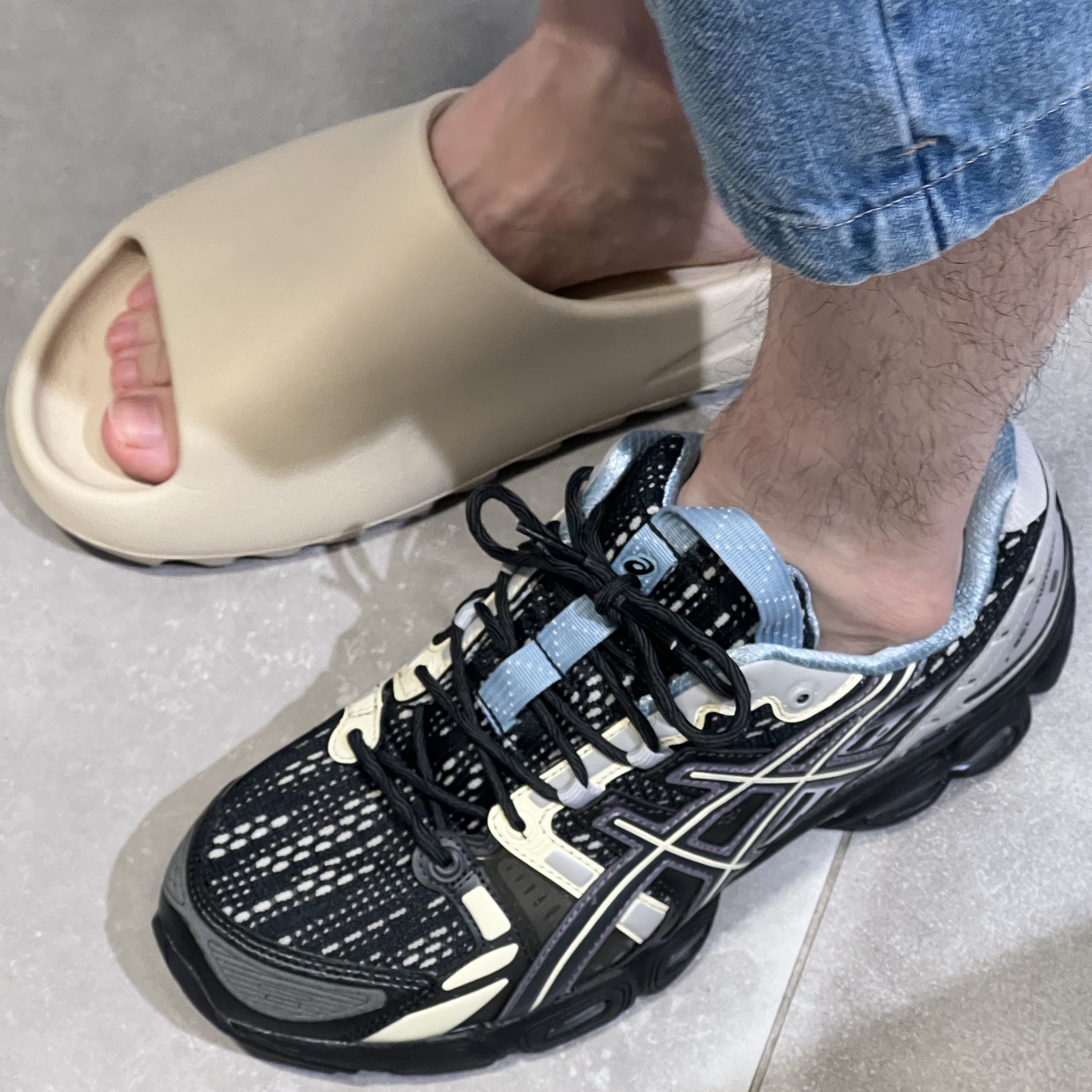 Jordan 1 x Travis Scott Retro Low OG SP Mocha, Asics UB5-S Gel-Nimbus 9 Black Gunmetal 착용 스타일 - 2
