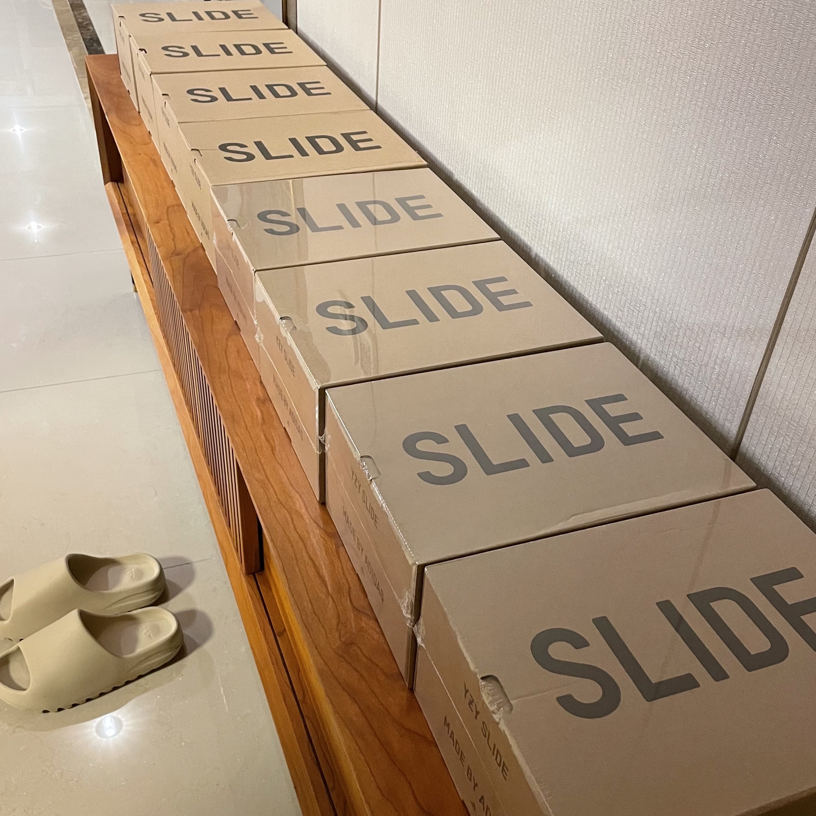 Adidas Yeezy Slide Bone 2022/2023 착용 스타일