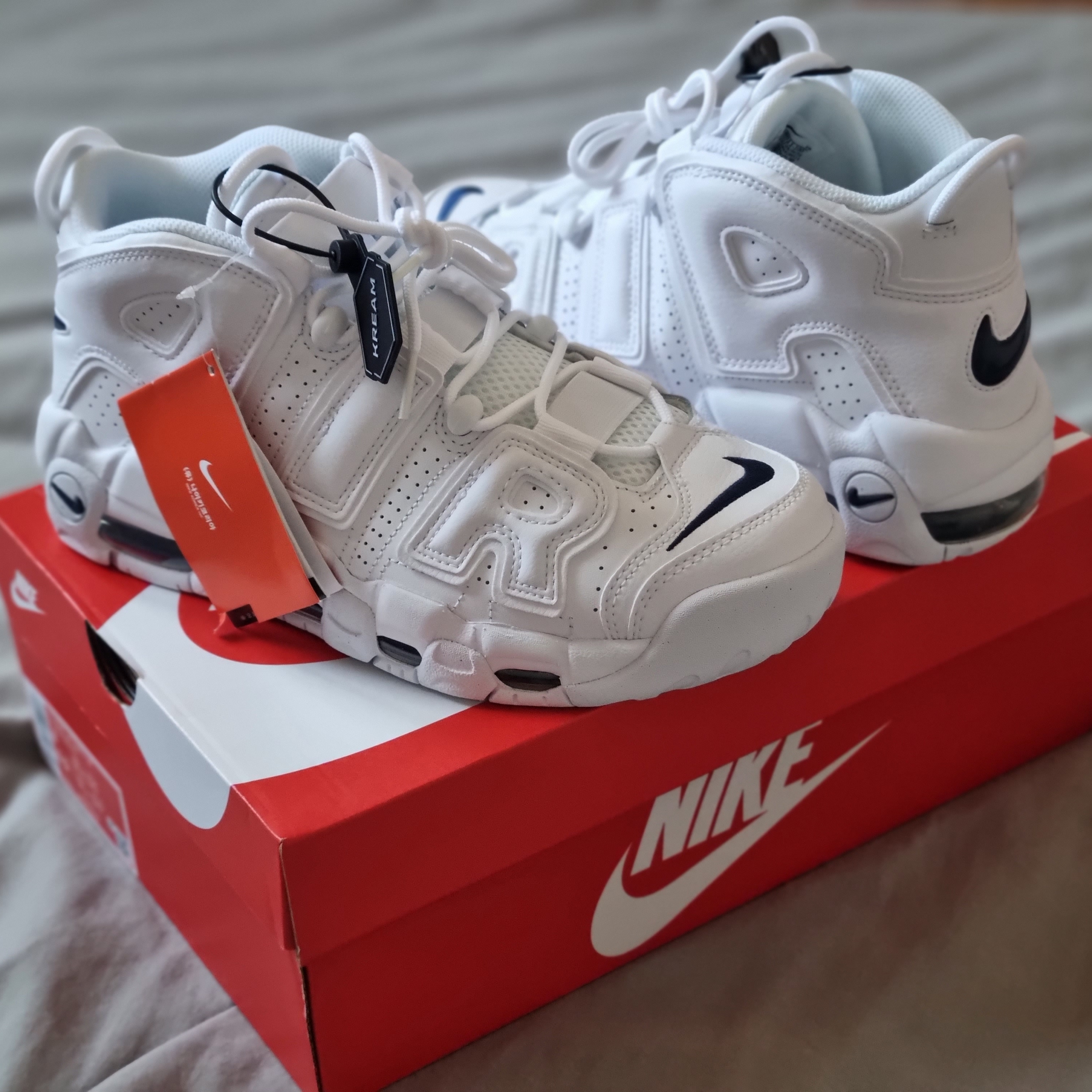 Nike Air More Uptempo 96 White Midnight Navy 착용 스타일 - 3