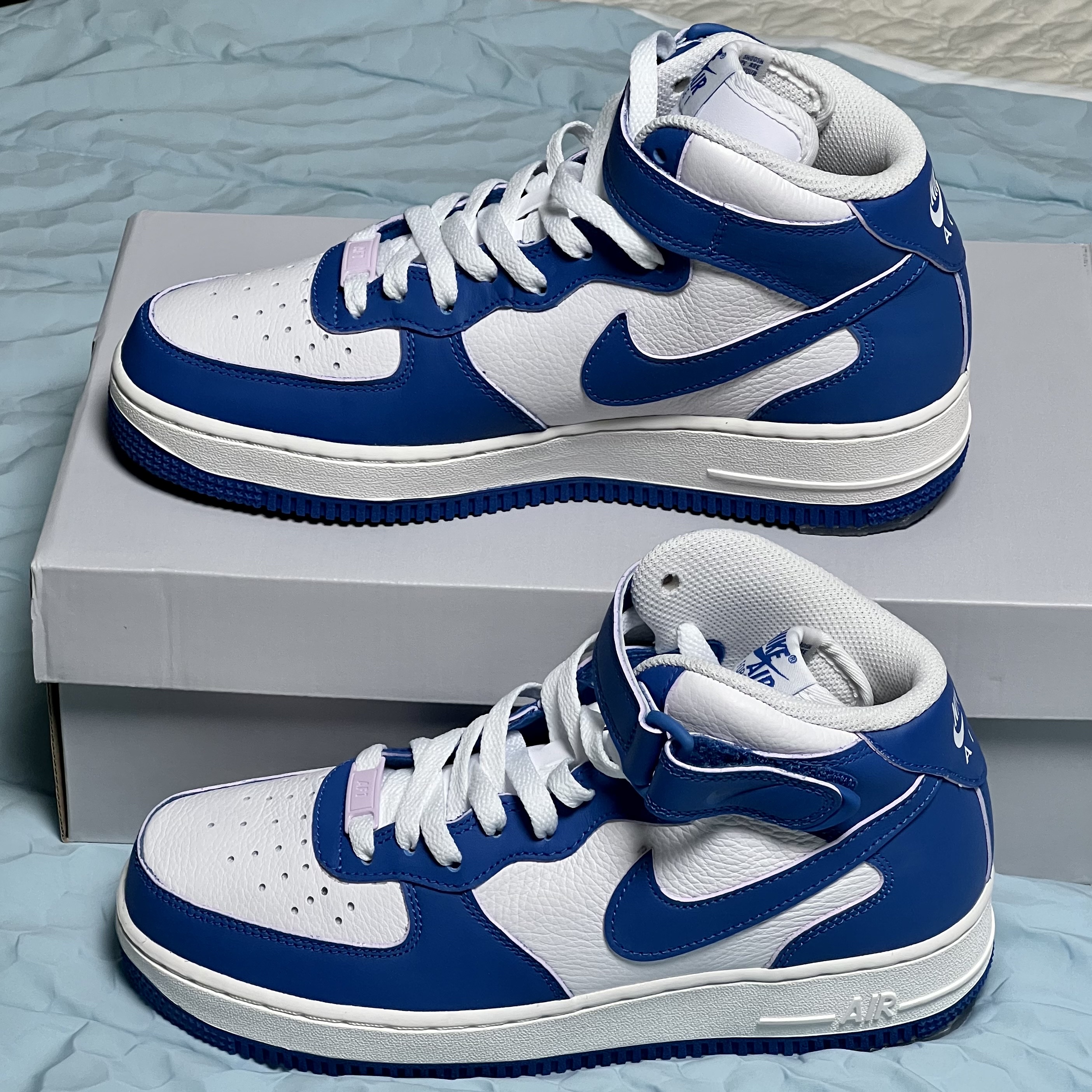 (W) Nike Air Force 1 Mid '07 Military Blue and Doll 착용 스타일