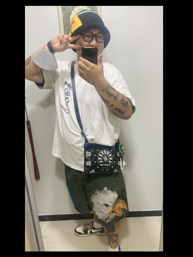Nike x Stussy NRG RA T-Shirt Summit White (DM4942-121), Supreme Bandana Tarp Side Bag Black - 21SS 착용 스타일