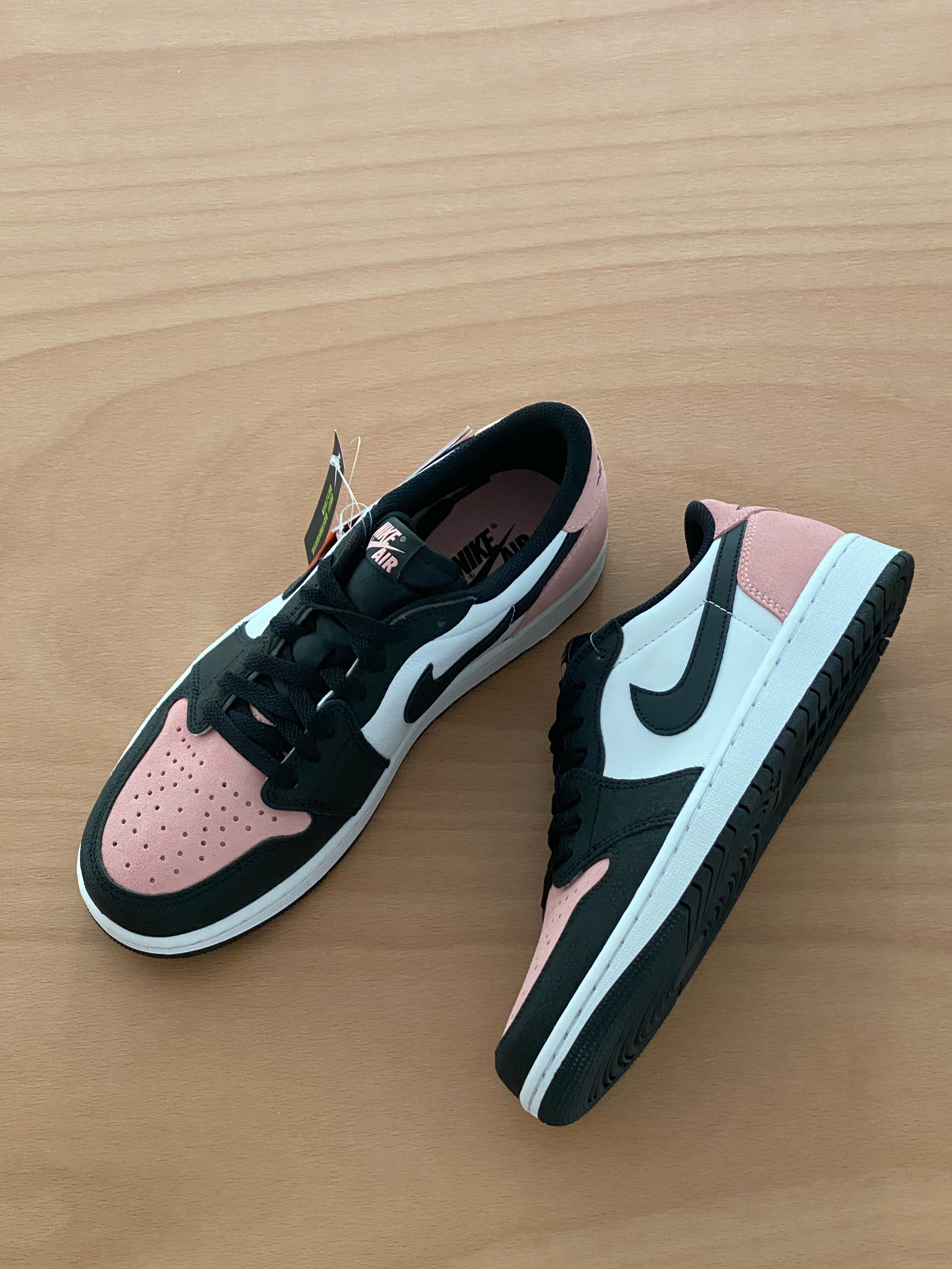 Jordan 1 Retro Low OG Bleached Coral 착용 스타일