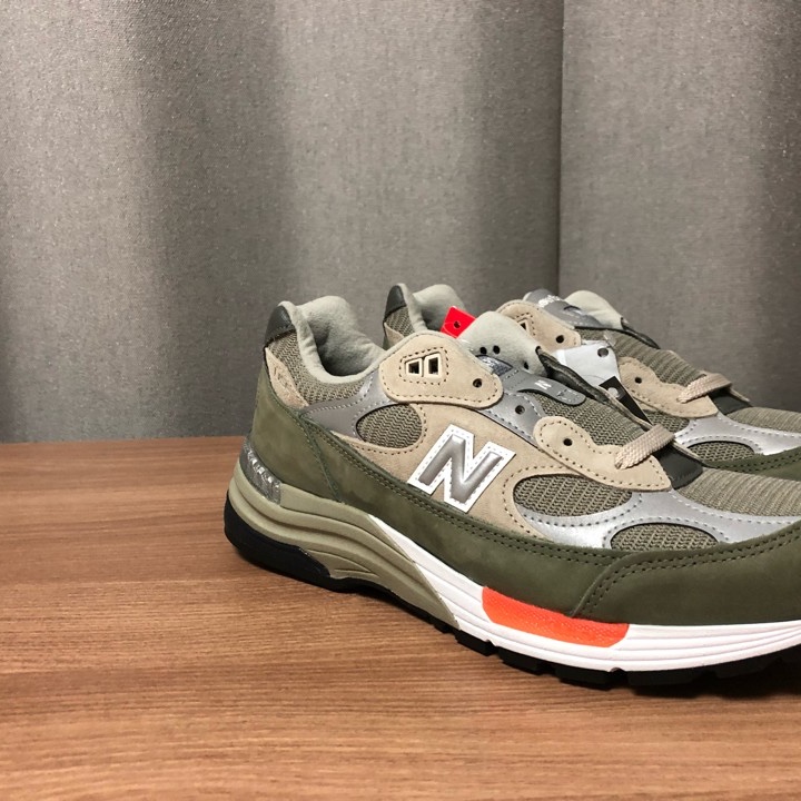 New Balance x WTAPS 992 Made in USA Olive 착용 스타일 - 2