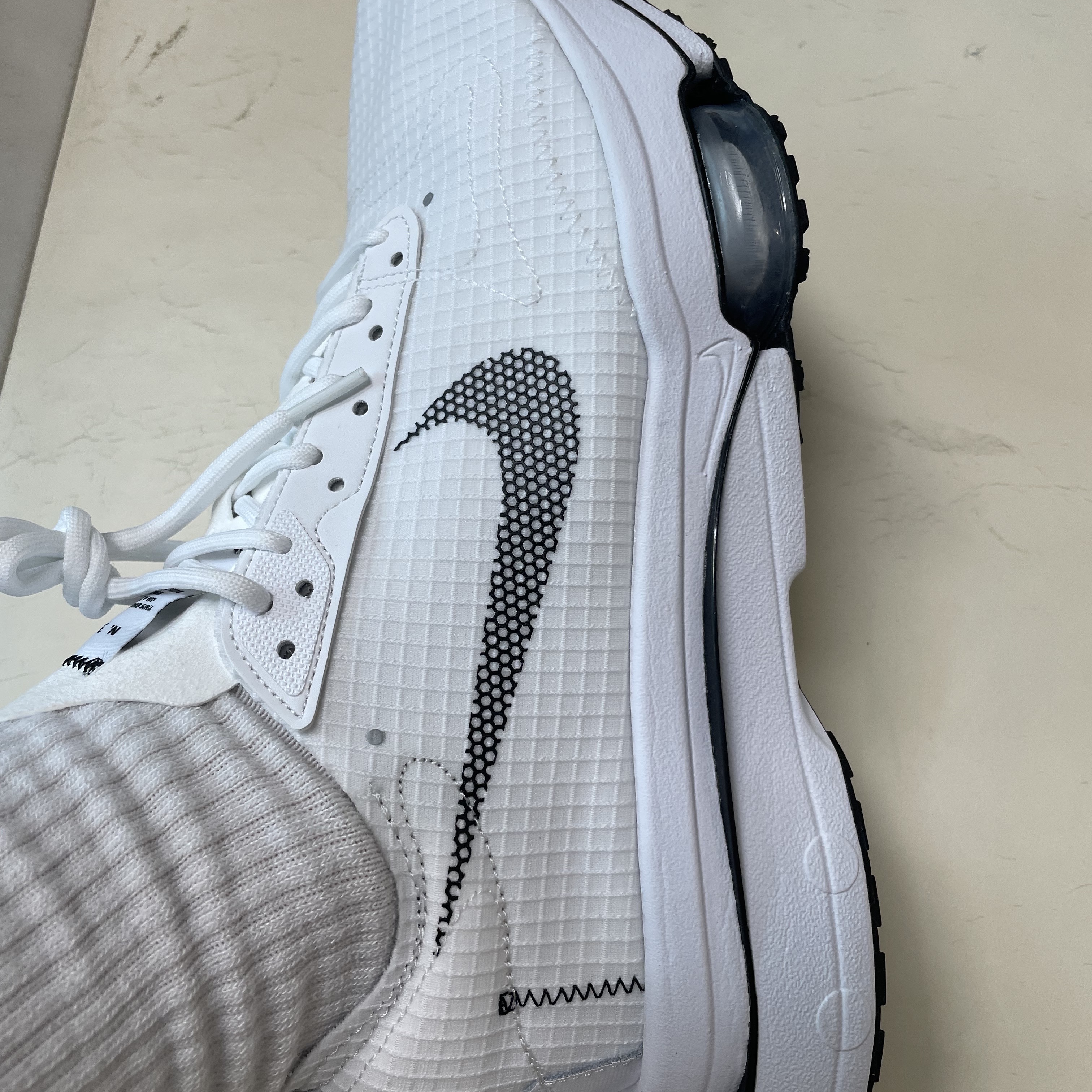 Nike Air Zoom Type SE White Black 착용 스타일 - 2