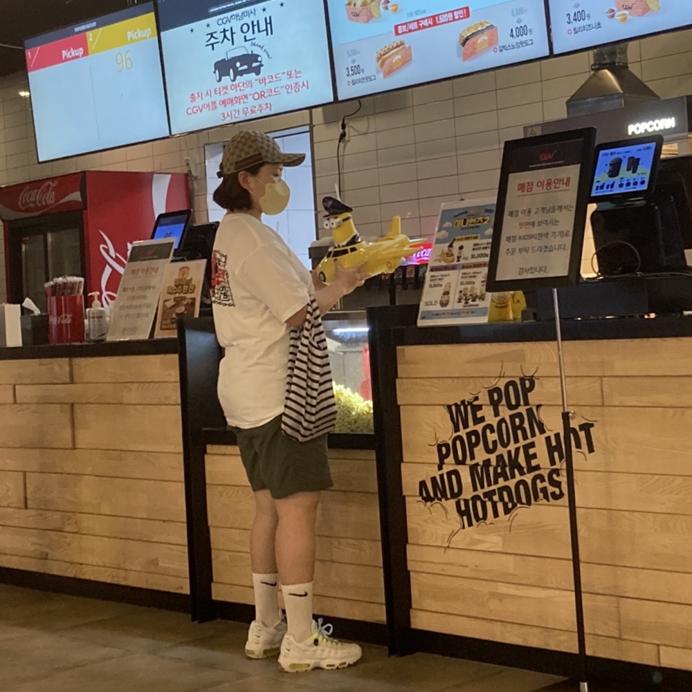 (W) Nike Air Max 95 SE Worldwide Pack White Volt, Gucci Original GG Canvas Baseball Hat with Web Beige Blue Red 착용 스타일 - 1