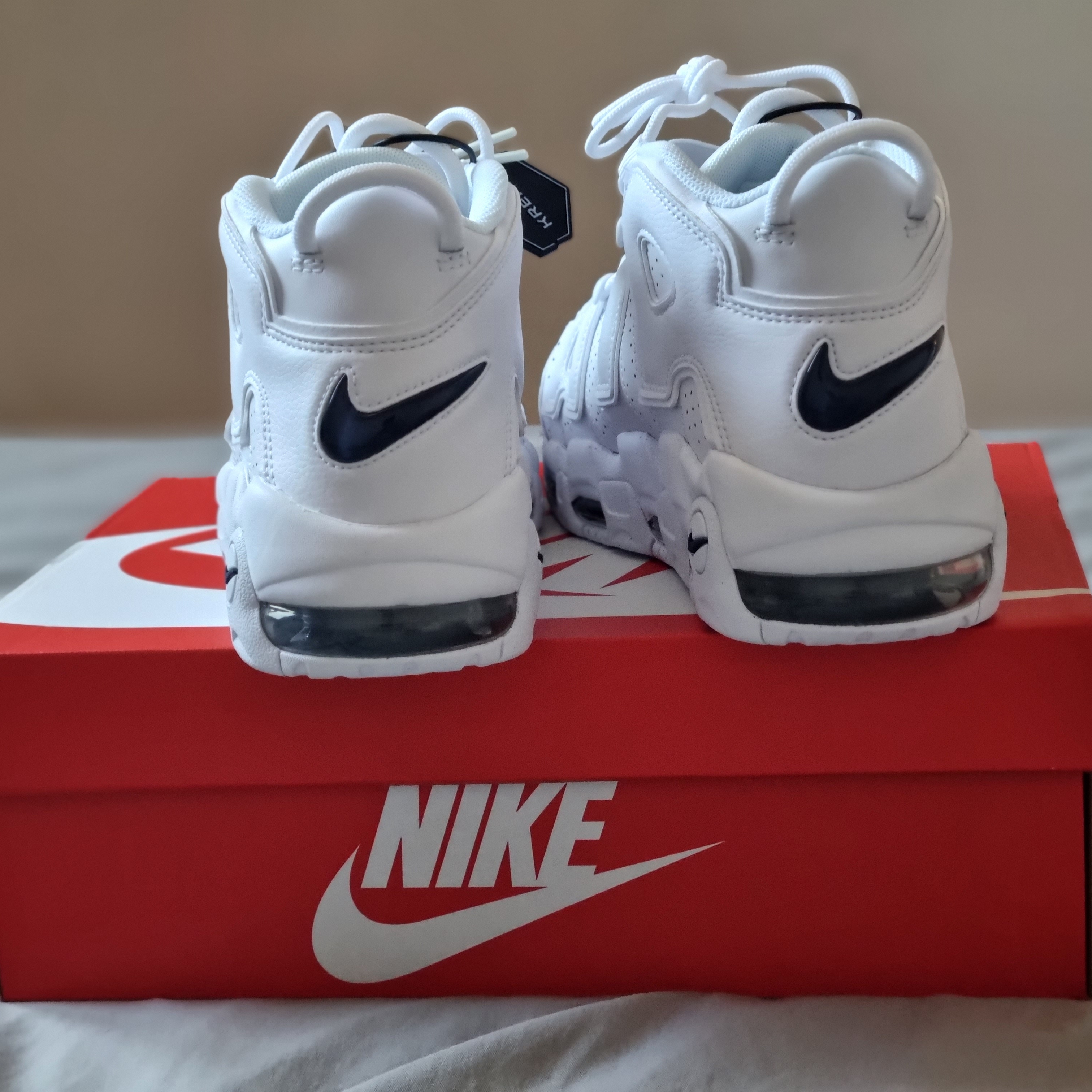 Nike Air More Uptempo 96 White Midnight Navy 착용 스타일 - 2