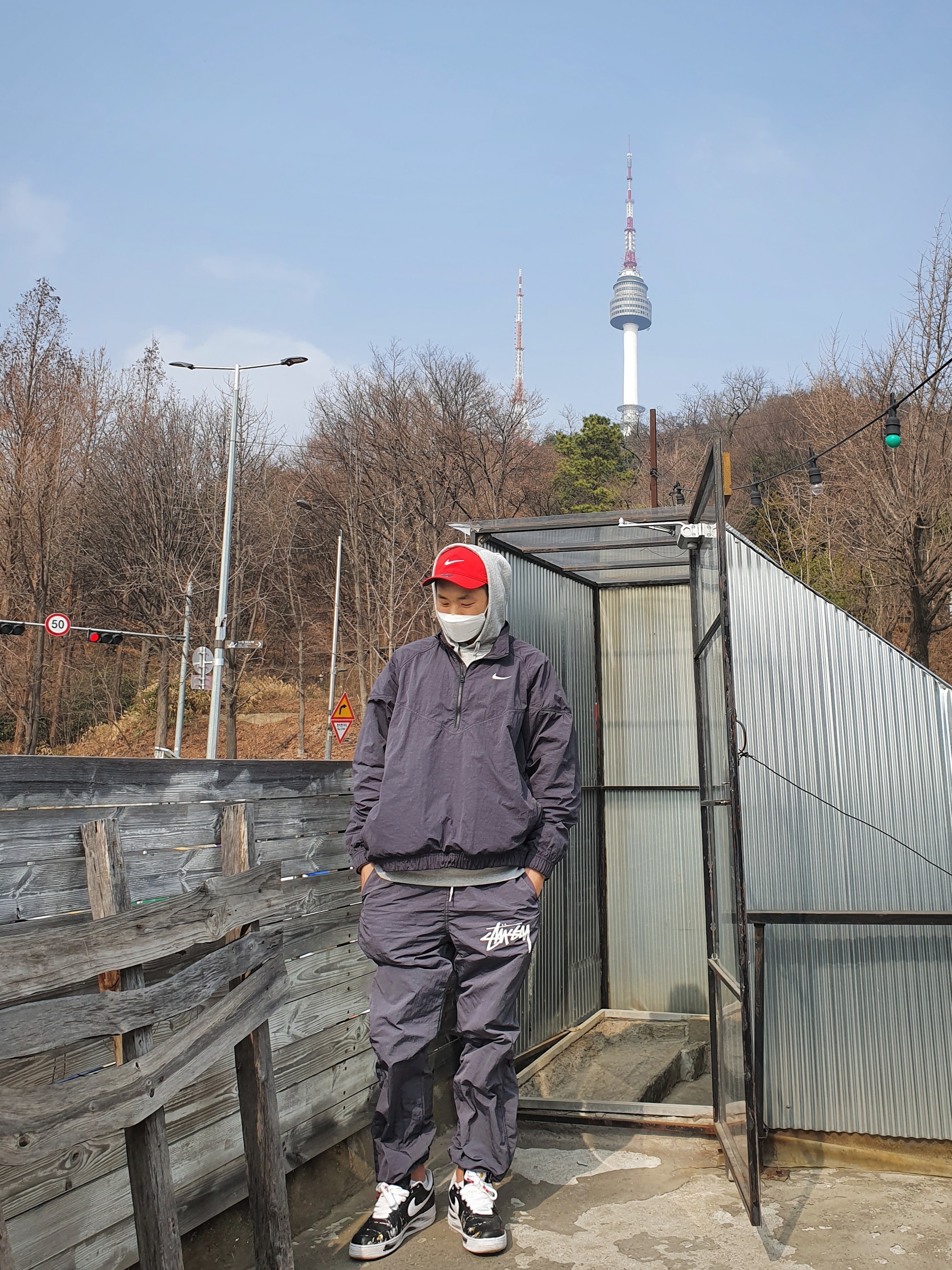 Nike x Peaceminusone Air Force 1 Low Para-Noise, Nike x Stussy Windrunner Jacket Off Noir 착용 스타일