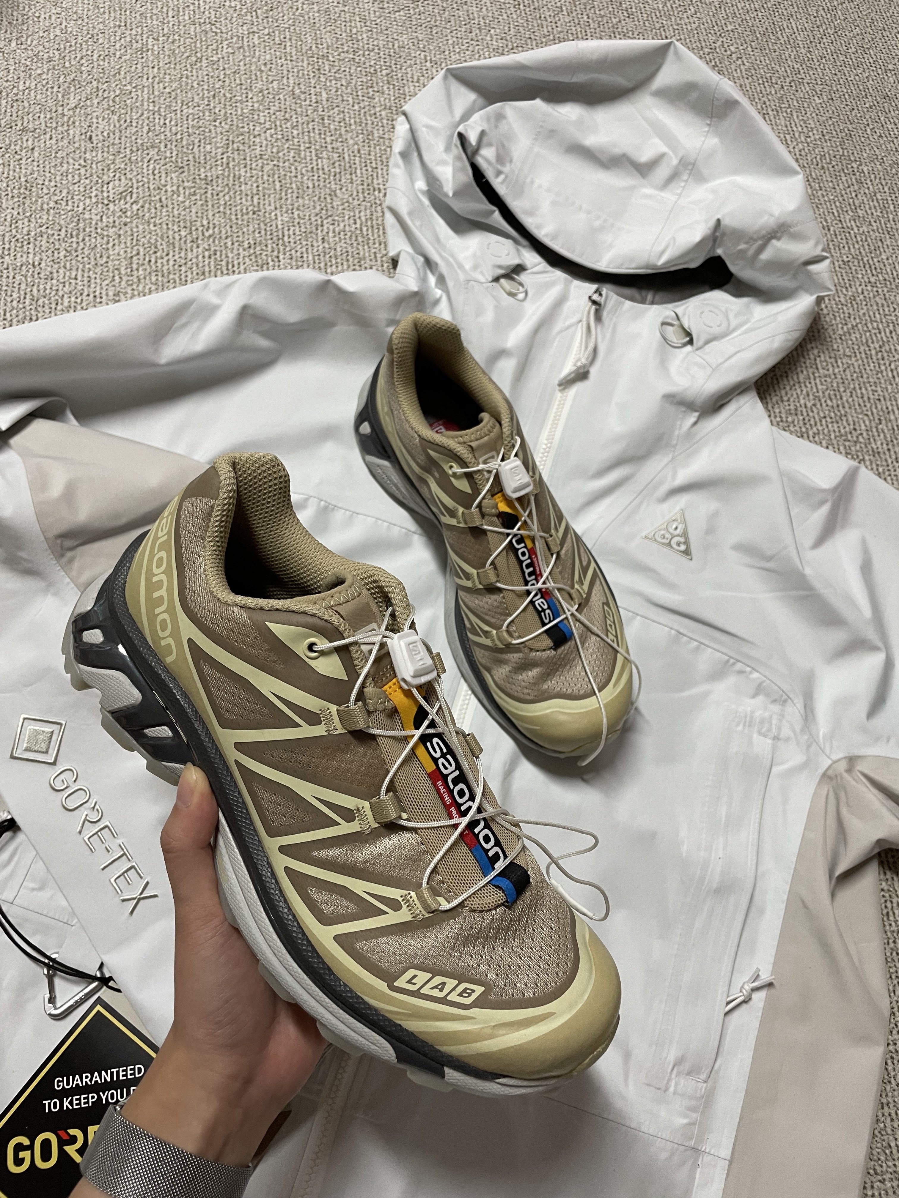 Salomon XT-6 Clear Safari Vanila Ice, (W) Nike ACG Storm-Fit ADV Chain of Craters Jacket Summit White - Asia 착용 스타일