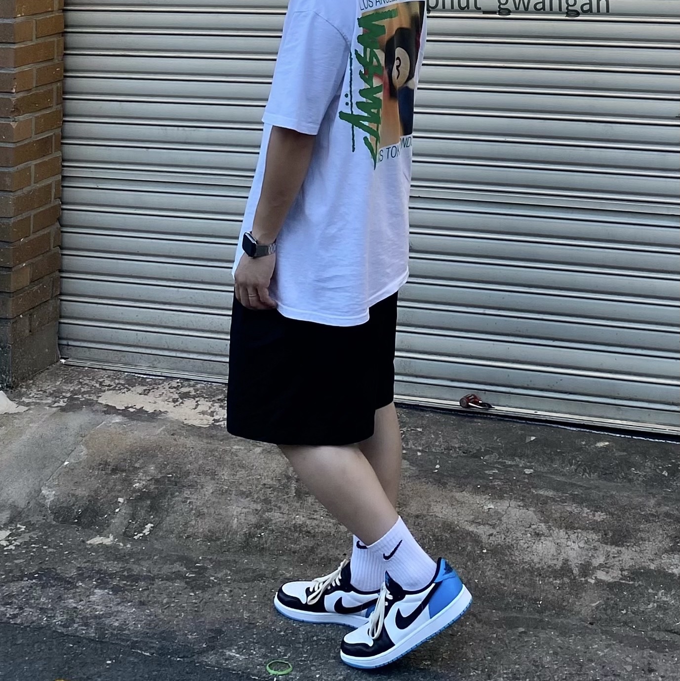 Stussy Billiards T-Shirt White, Apple Watch Nike SE 44mm GPS Space Gray Aluminum Case with Nike Sport Band Anthracite Black (Korean Ver.) 착용 스타일