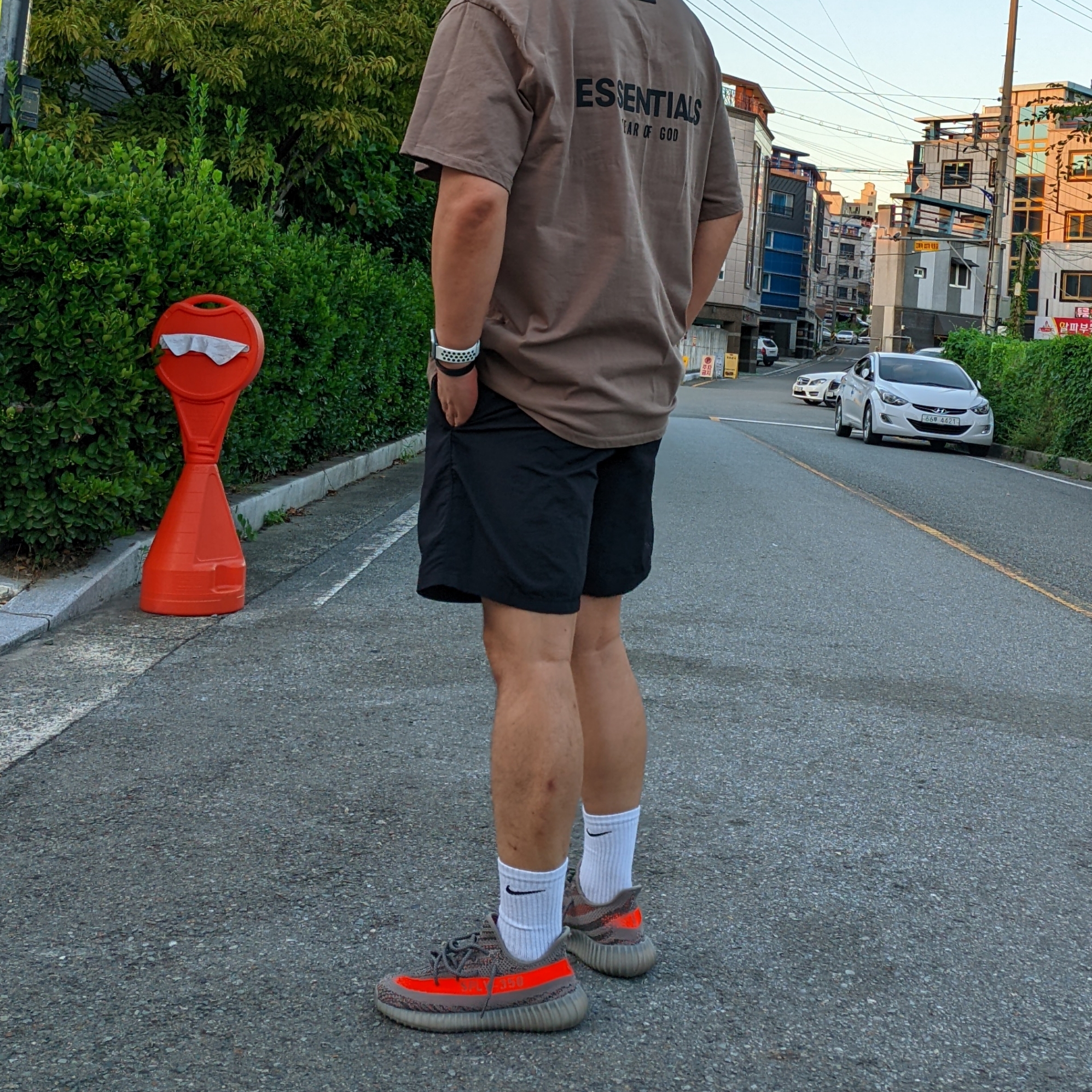 Adidas Yeezy Boost 350 V2 Beluga - Reflective 착용 스타일