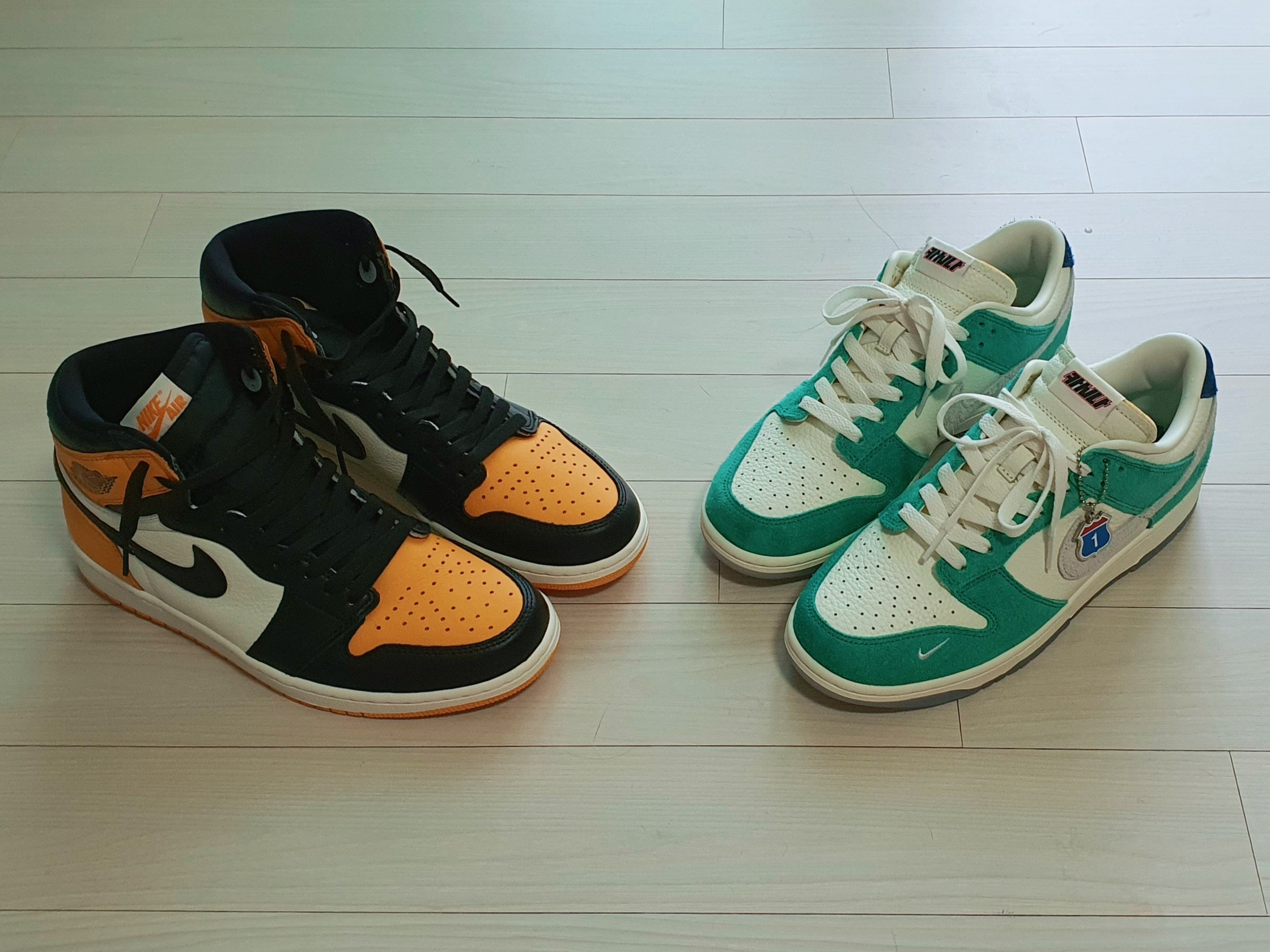 Jordan 1 Retro High OG Taxi, Nike x Kasina Dunk Low Road Sign - Kasina Exclusive 착용 스타일