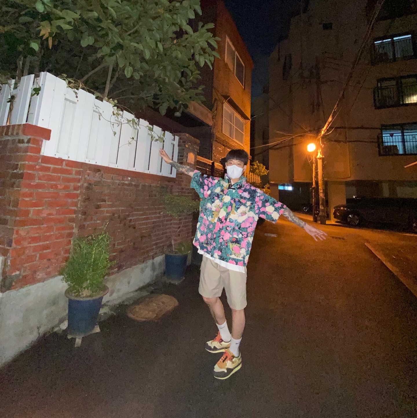 Supreme x The North Face Trekking Convertible Jacket Flowers - 22SS, Nike x Travis Scott Air Max 1 Cact.us Brown 착용 스타일 - 3