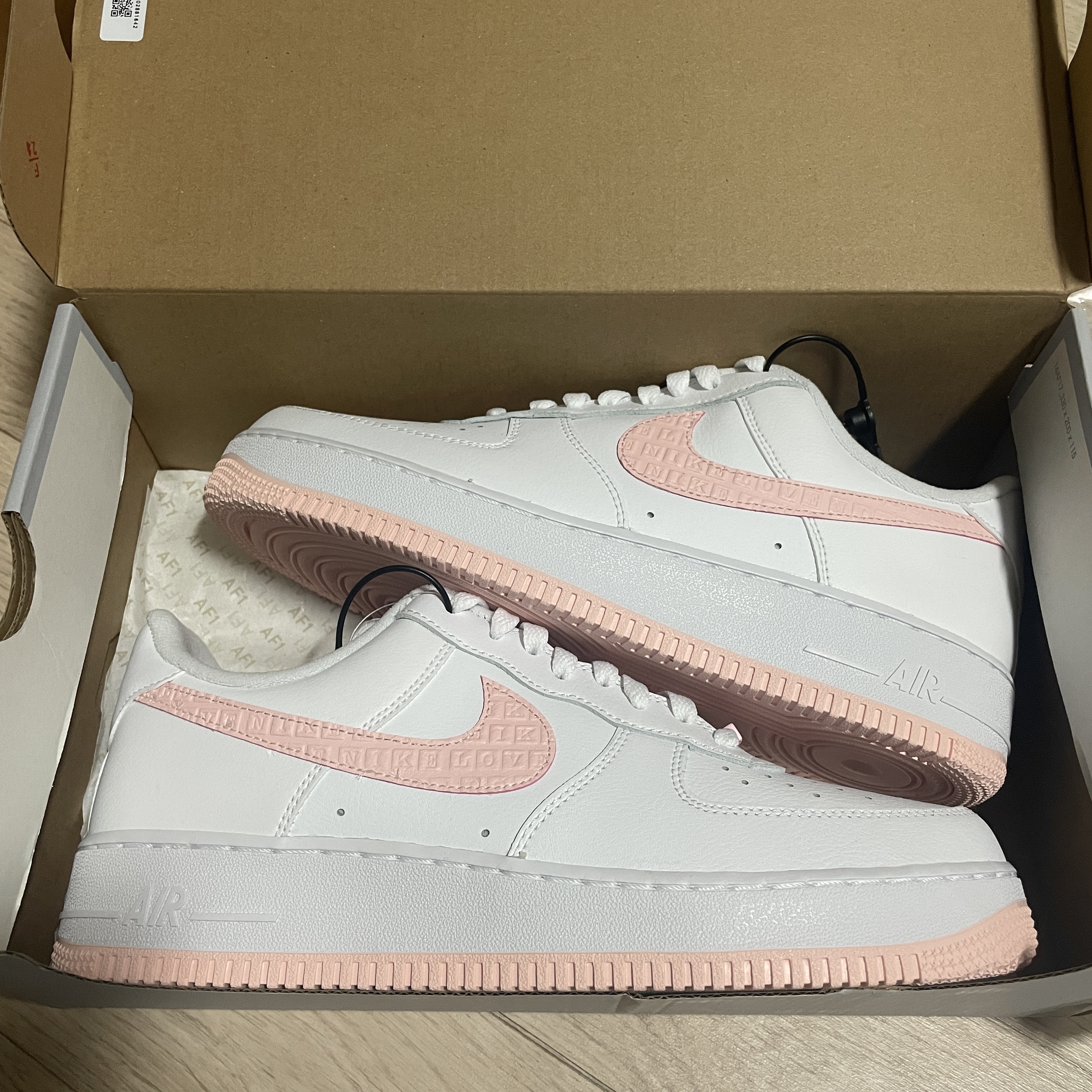 Nike Air Force 1 '07 Valentine's Day 2022 착용 스타일