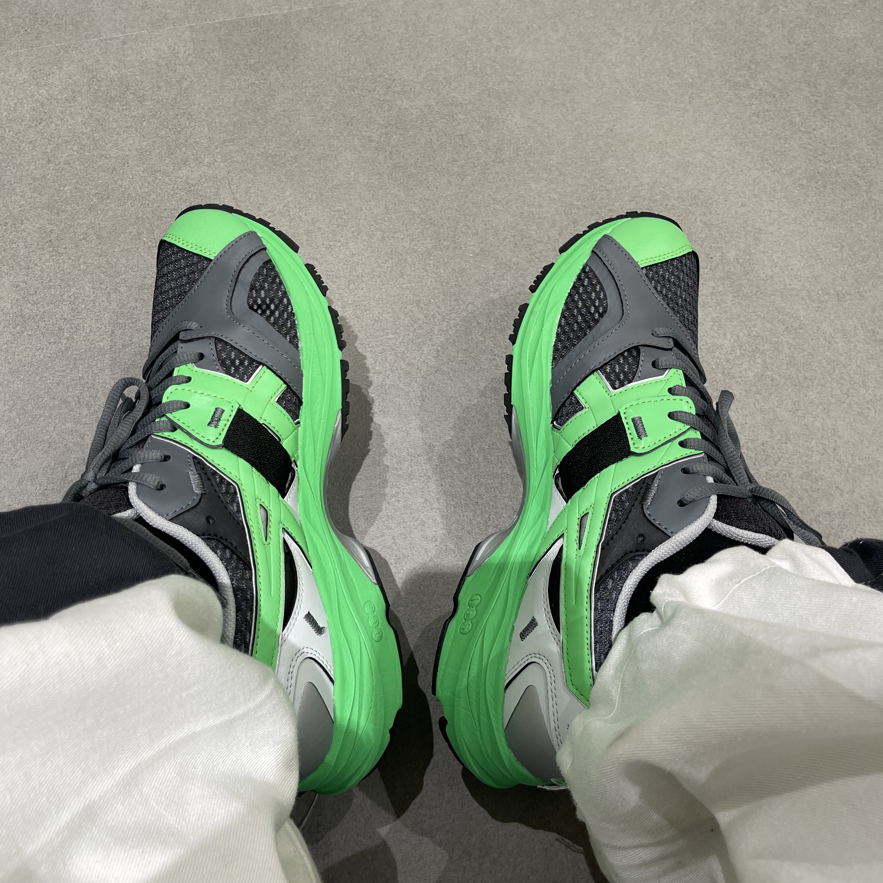 Asics HS2-S Gel-MC Plus Sea Glass Graphite Grey 착용 스타일