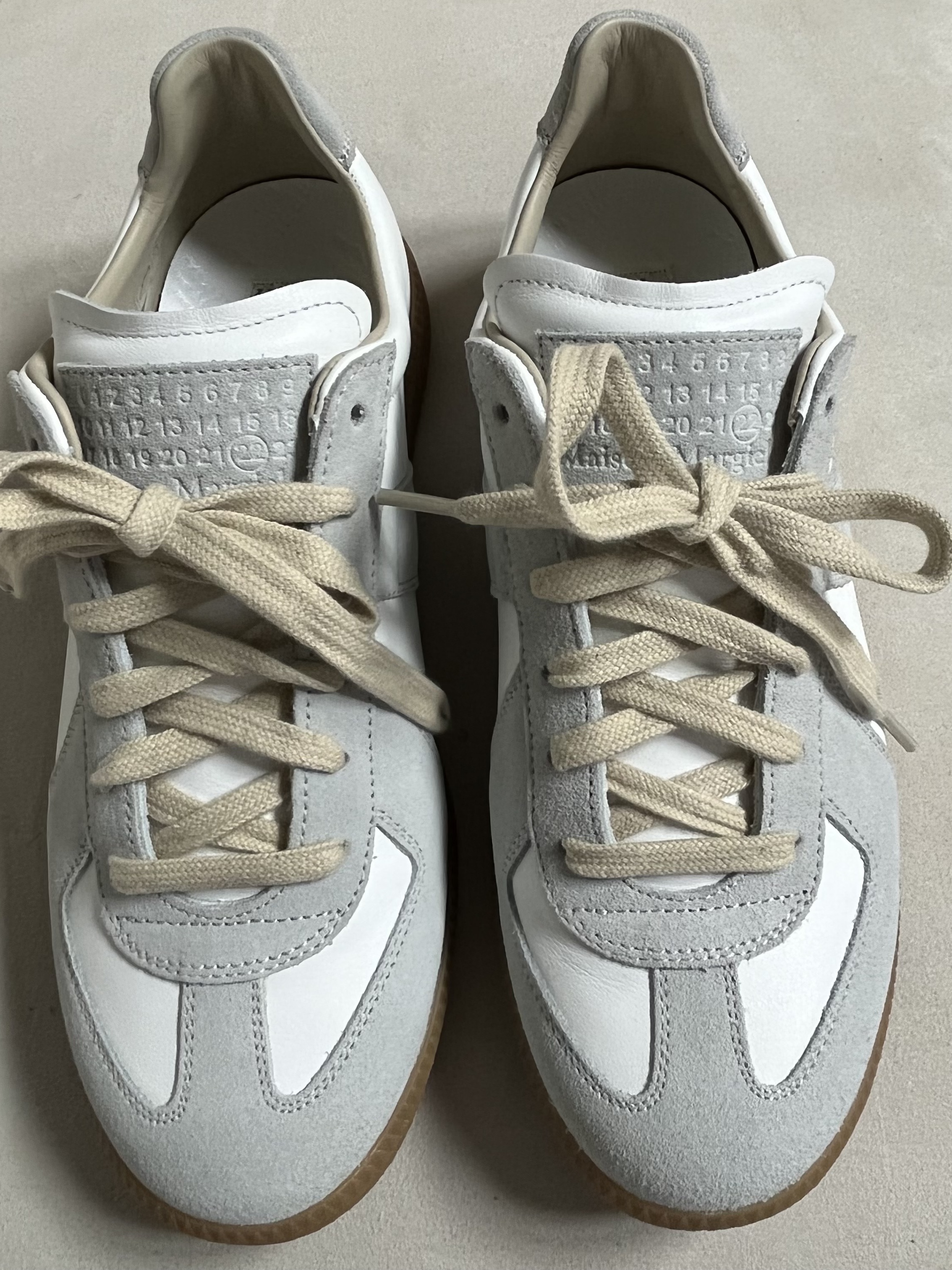 (W) Maison Margiela Calfskin Replica Sneakers White 착용 스타일