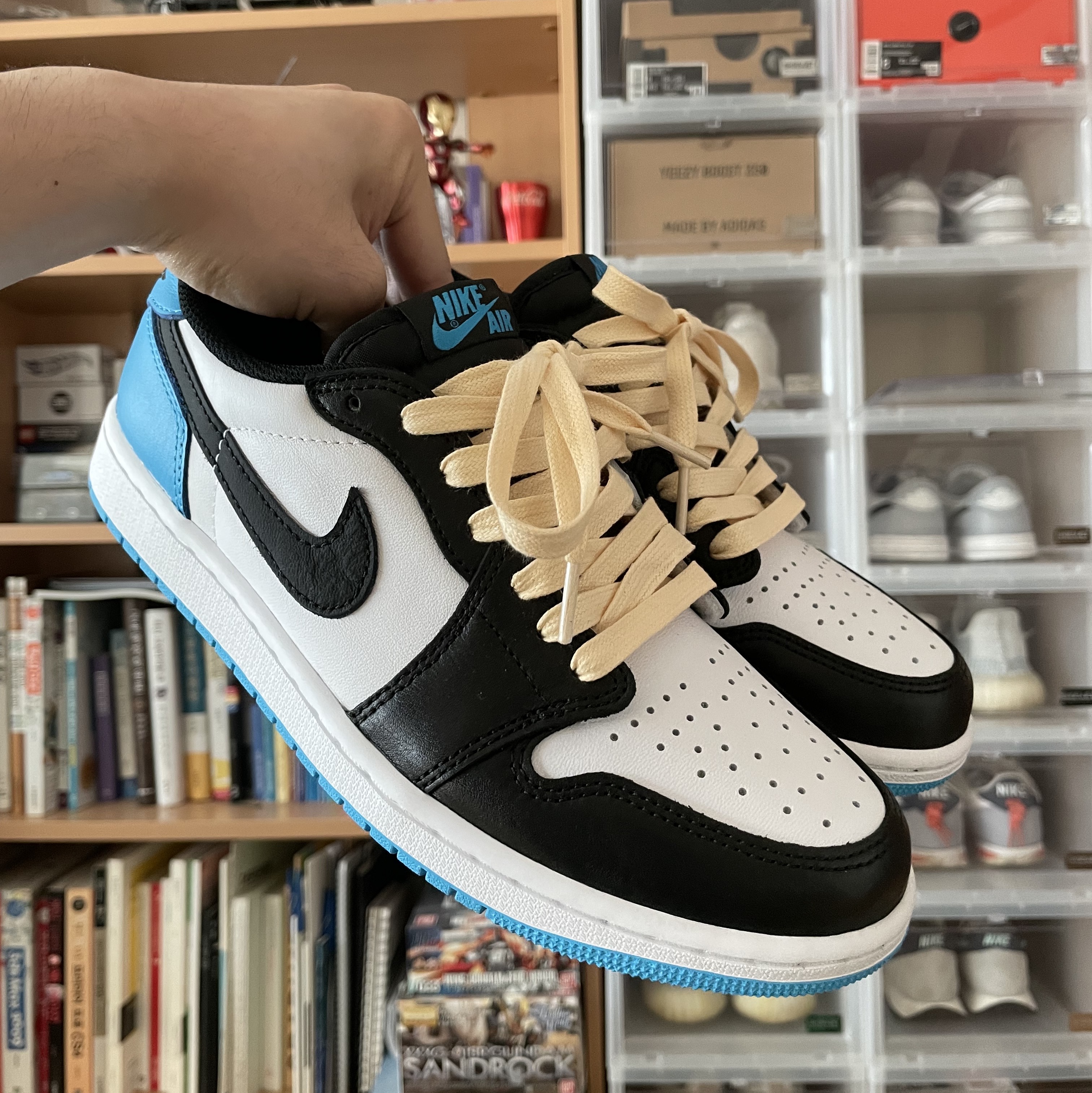 Jordan 1 Retro Low OG Black and Dark Powder Blue 착용 스타일