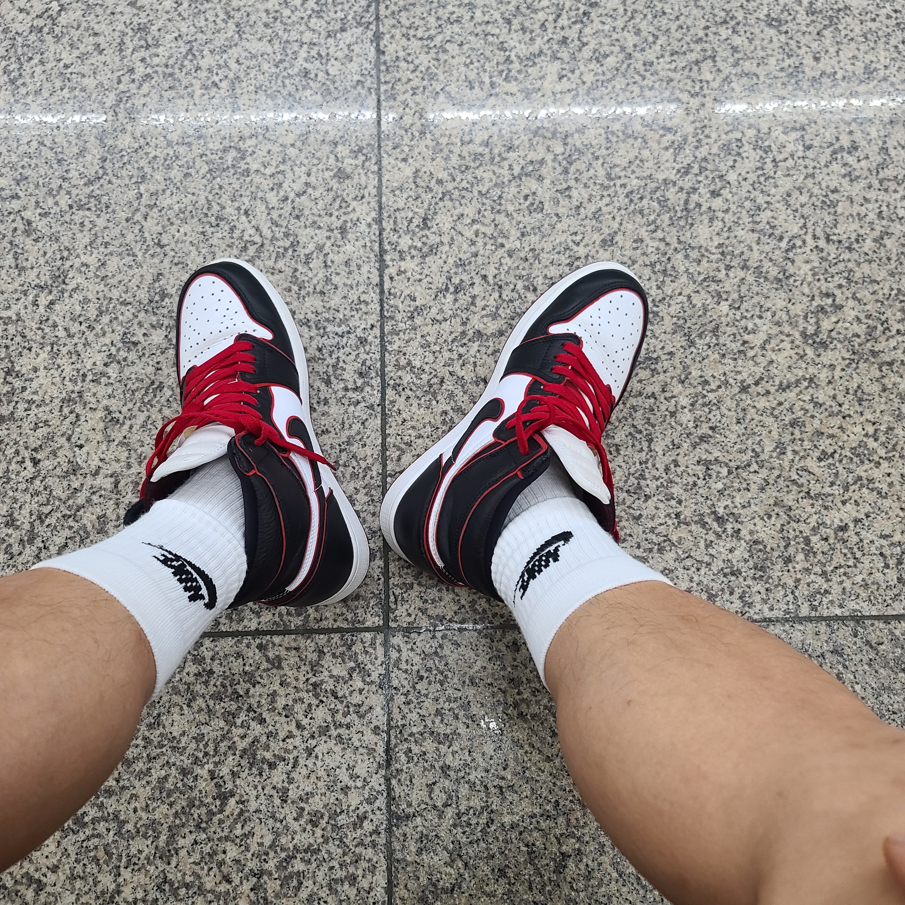 Jordan 1 Retro High OG Bloodline 착용 스타일 - 2