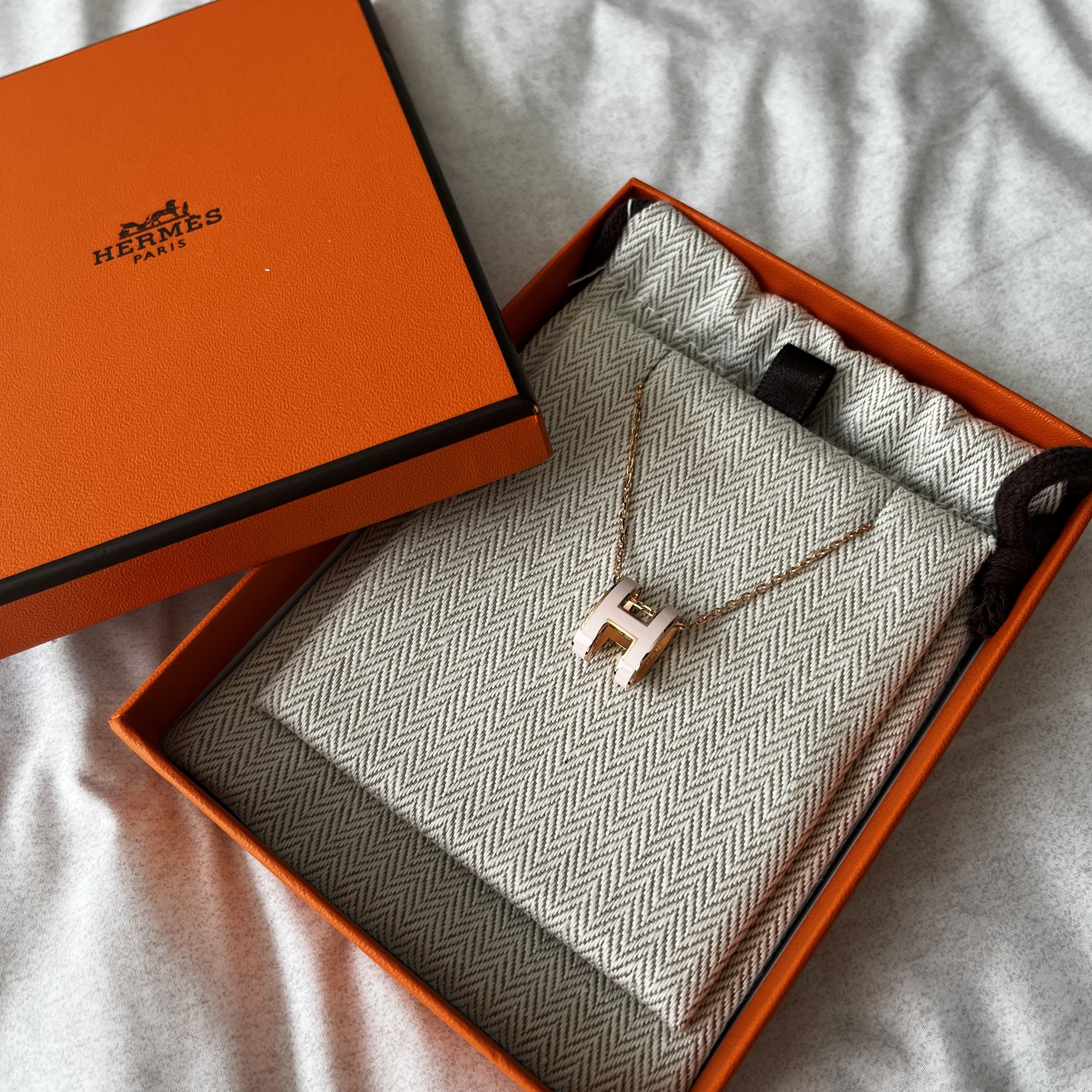 (W) Hermes Pop H Pendant Rose Gold & Rose Dragee 착용 스타일