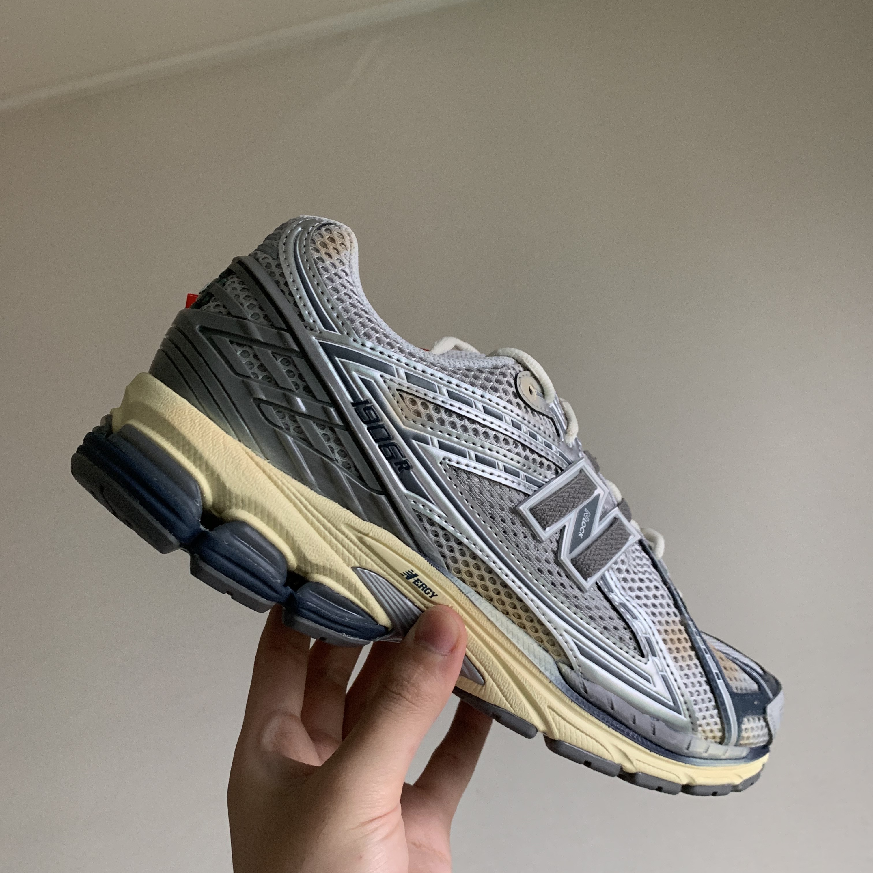 New Balance x Thisisneverthat 1906R 2022 Downtown Run 착용 스타일 - 2