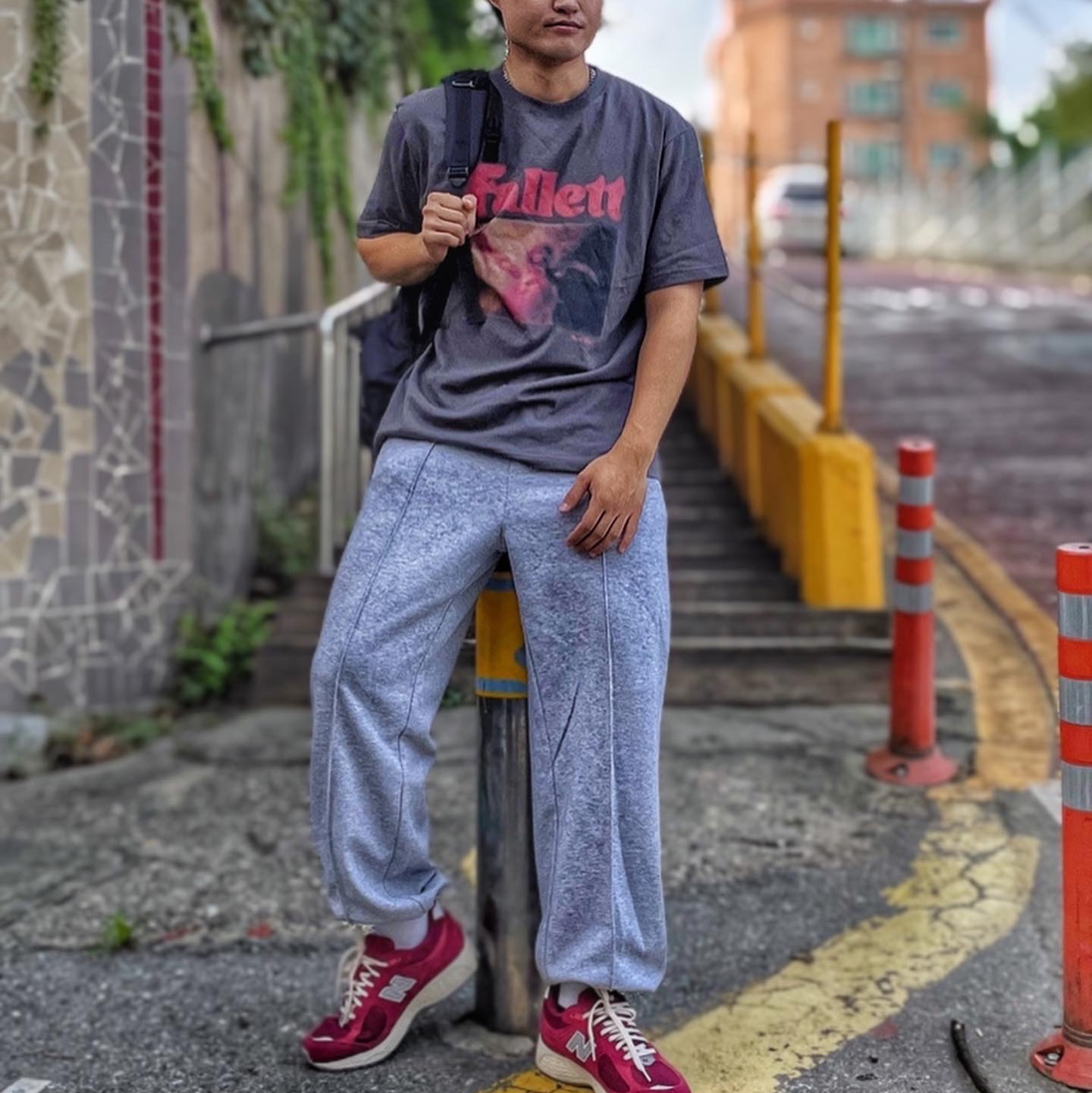 New Balance 2002R Garnet 착용 스타일