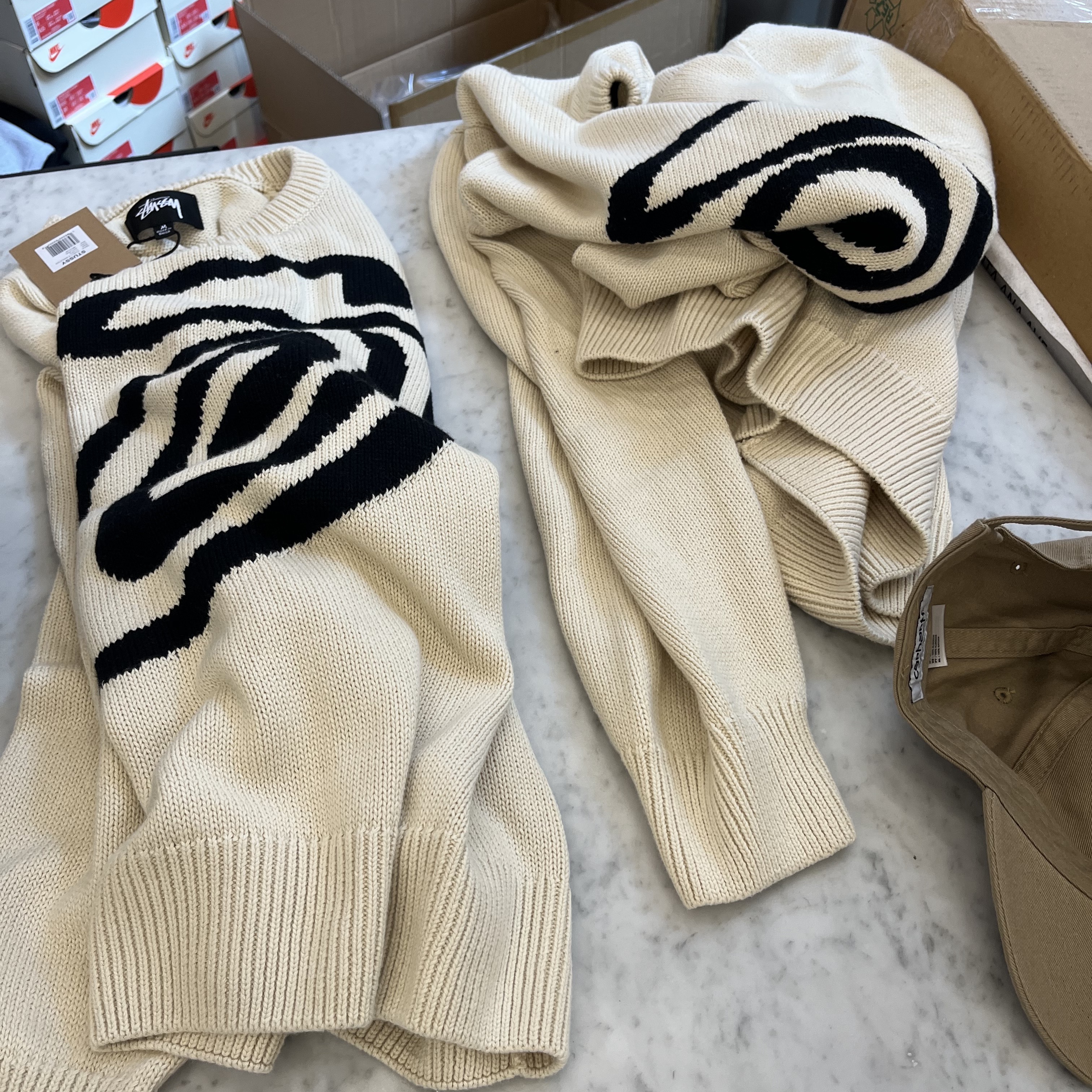 Stussy Coastline Beach Shell Jacket Multi, Stussy Curly S Sweater Natural 착용 스타일 - 2