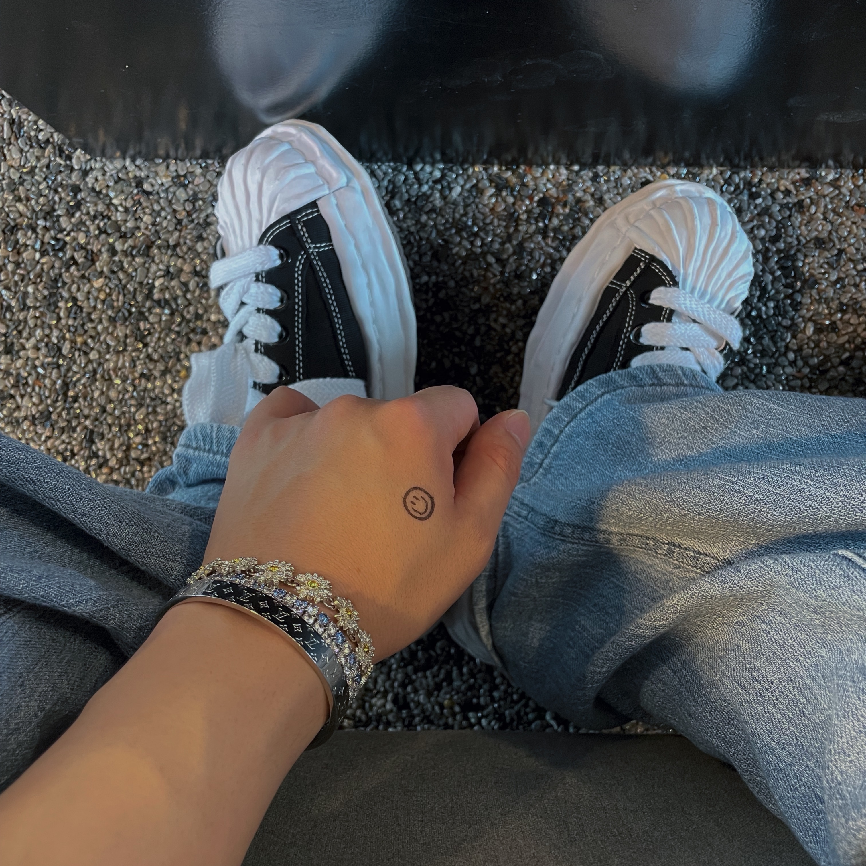 Maison Mihara Yasuhiro Blakey OG Sole Canvas Low-top Sneakers Black White, Peaceminusone Daisy Bracelet #4 착용 스타일