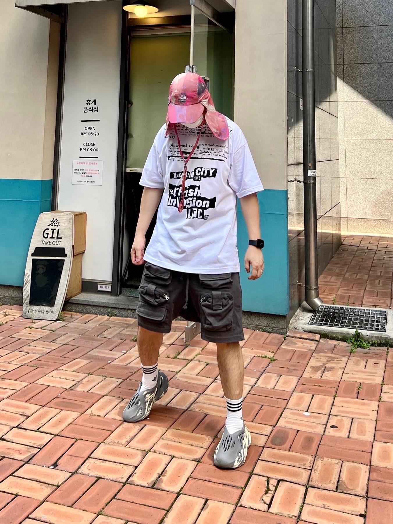 Supreme x The North Face Sunshield Camp Cap Multi-Color - 20SS, Adidas Yeezy Foam RNNR MXT Moon Gray 착용 스타일 - 3