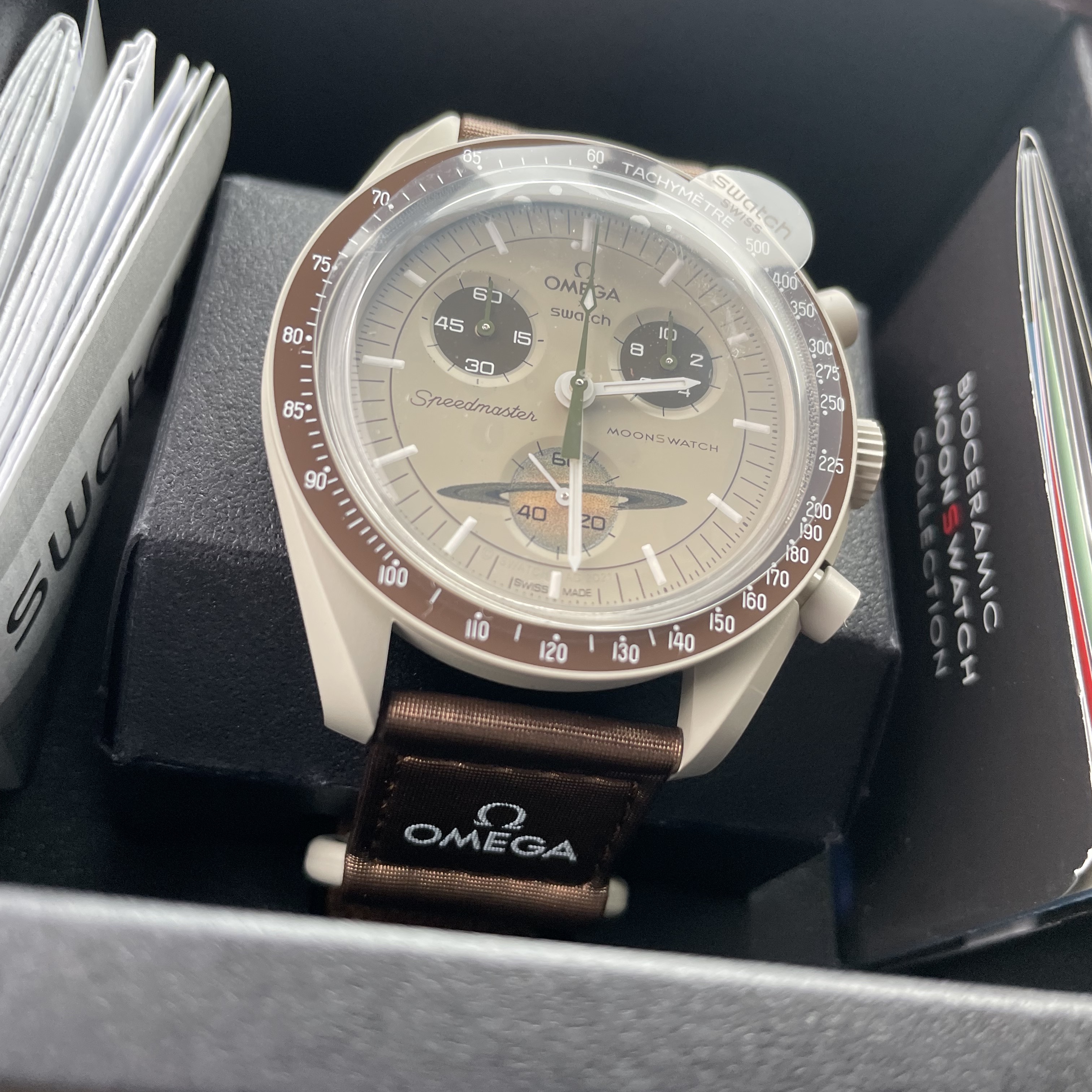 Swatch x Omega Bioceramic MoonSwatch Mission To Saturn 착용 스타일 - 2
