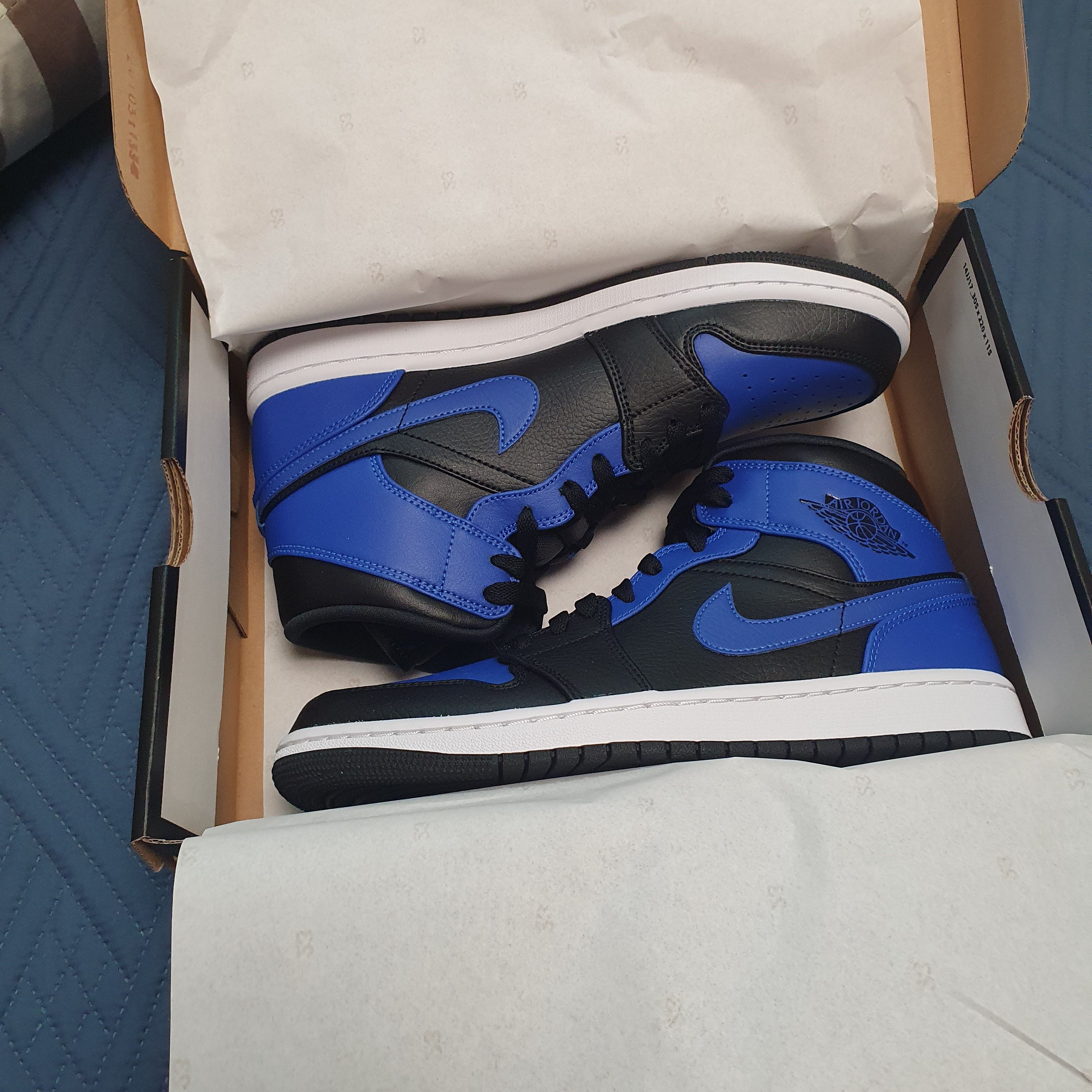 Jordan 1 Mid Black Hyper Royal 착용 스타일