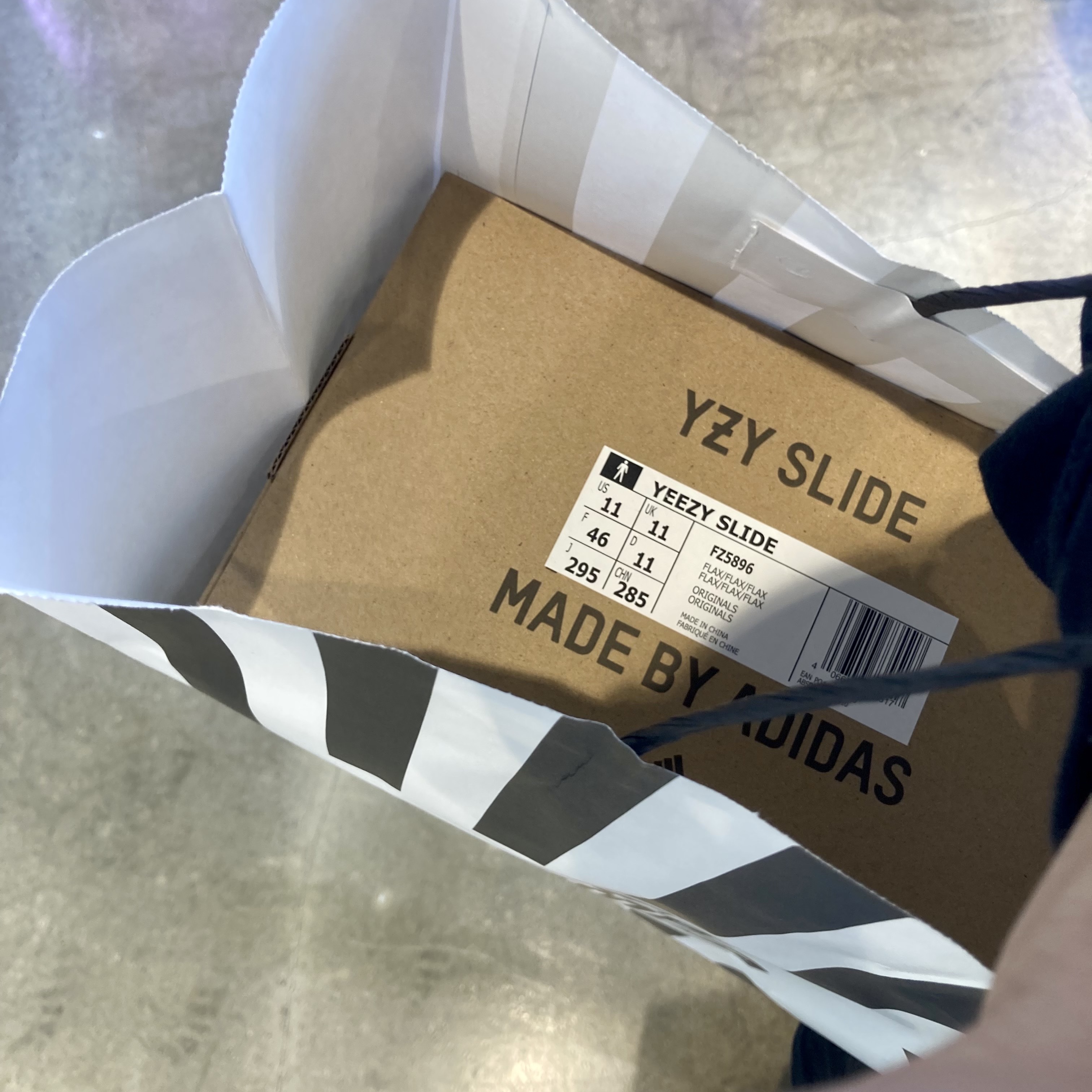 Adidas Yeezy Slide Flax 착용 스타일 - 4