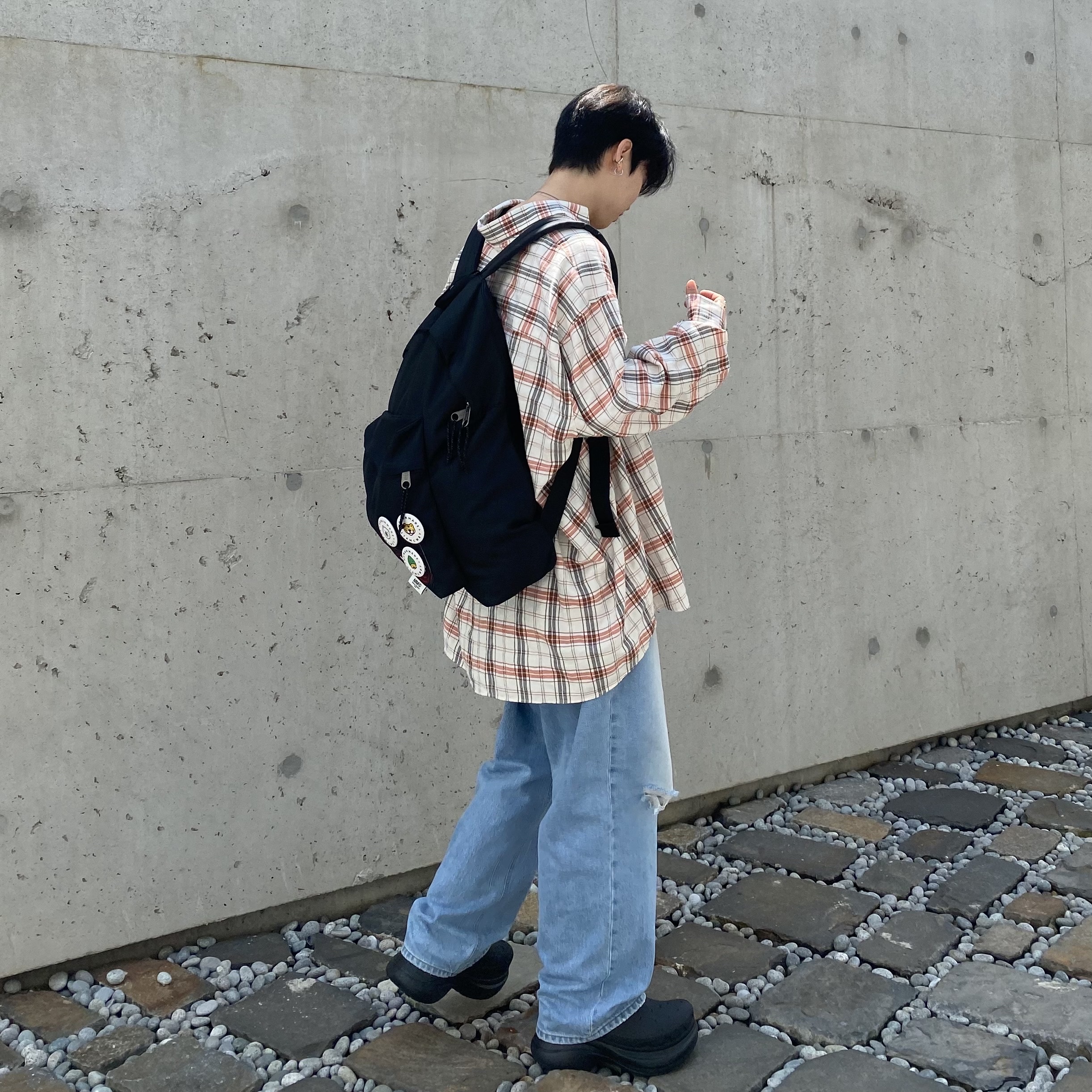 Balenciaga x Crocs Rubber Boot Black, Our Legacy Borrowed BD Shirt Off White Orange Memory Check 착용 스타일 - 1