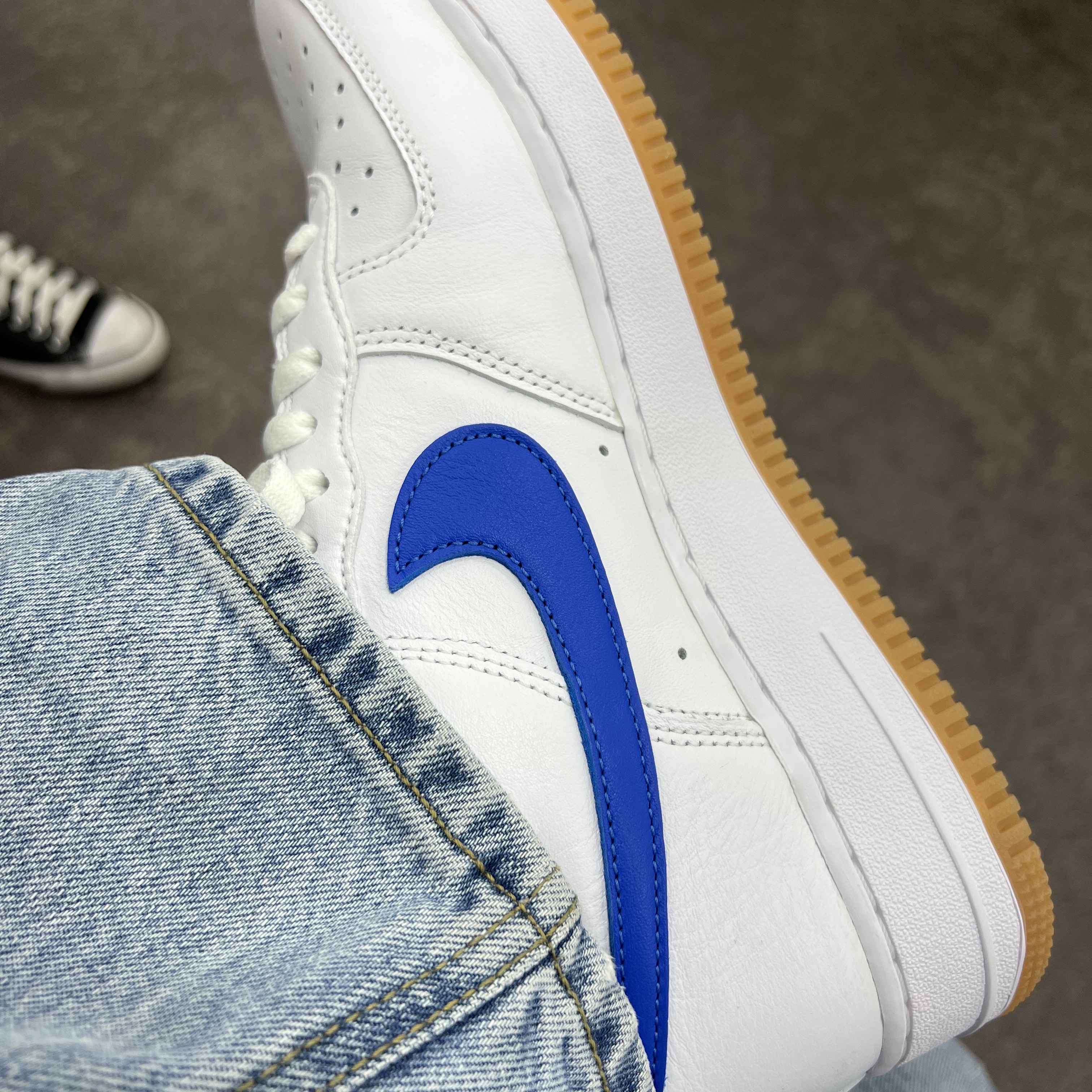 Nike Air Force 1 Low Retro Color of the Month Varsity Royal 착용 스타일