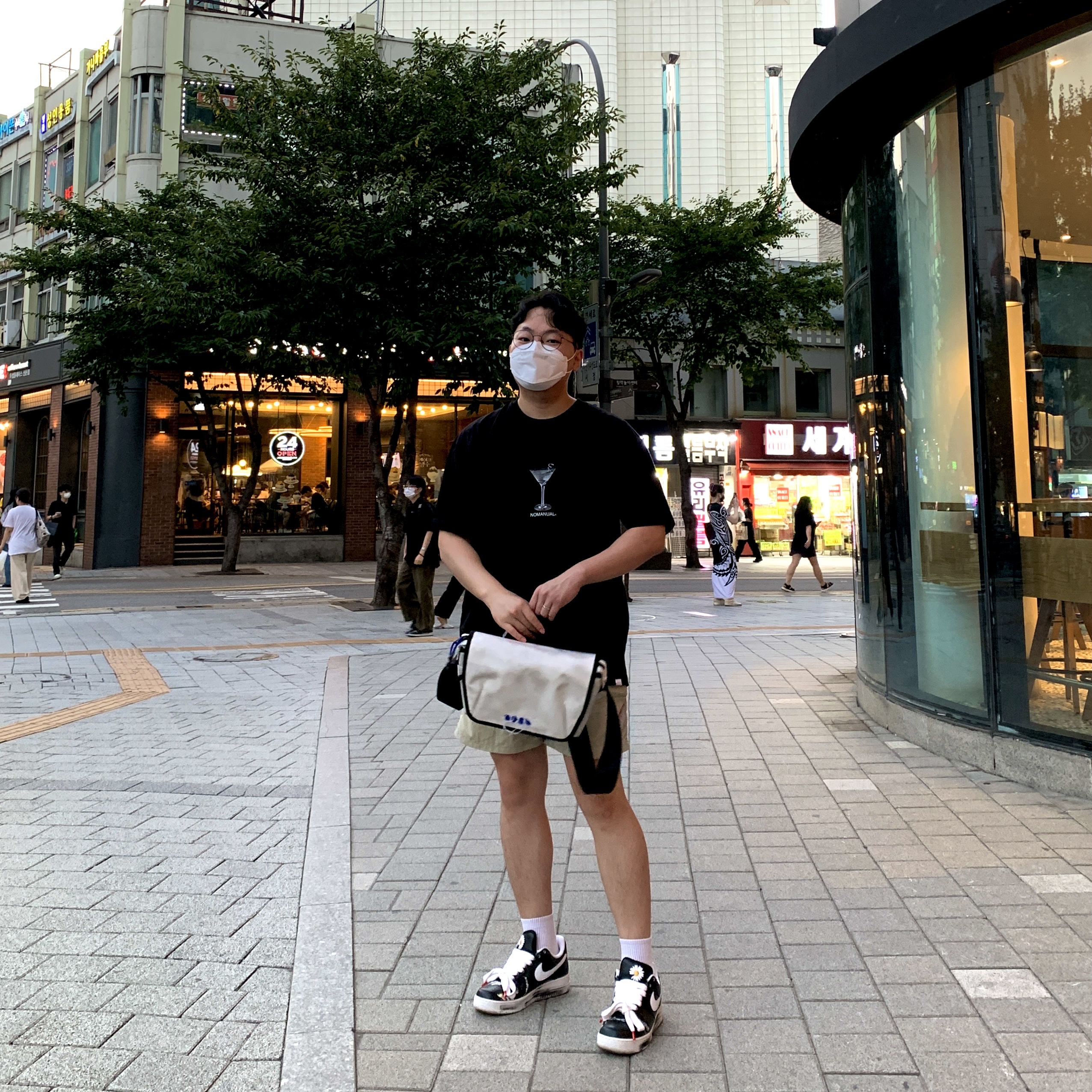 Nike x Peaceminusone Air Force 1 Low Para-Noise, Ader Error Trace Admore Crossbody Bag White 착용 스타일