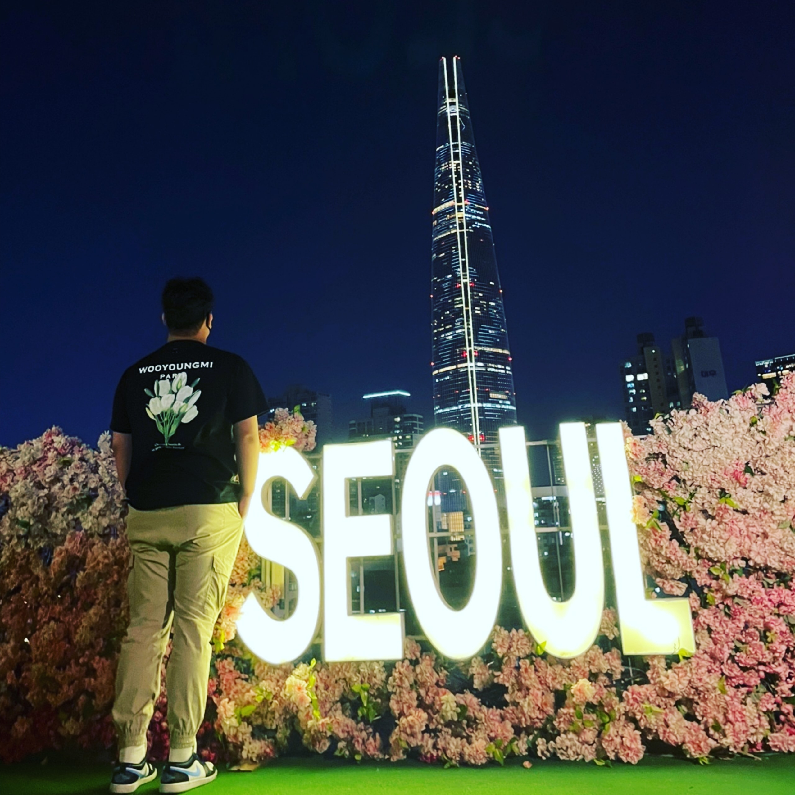 Wooyoungmi Flower Print Back Logo T-Shirt Black - 22SS, (W) Jordan 1 Low Black University Blue 착용 스타일