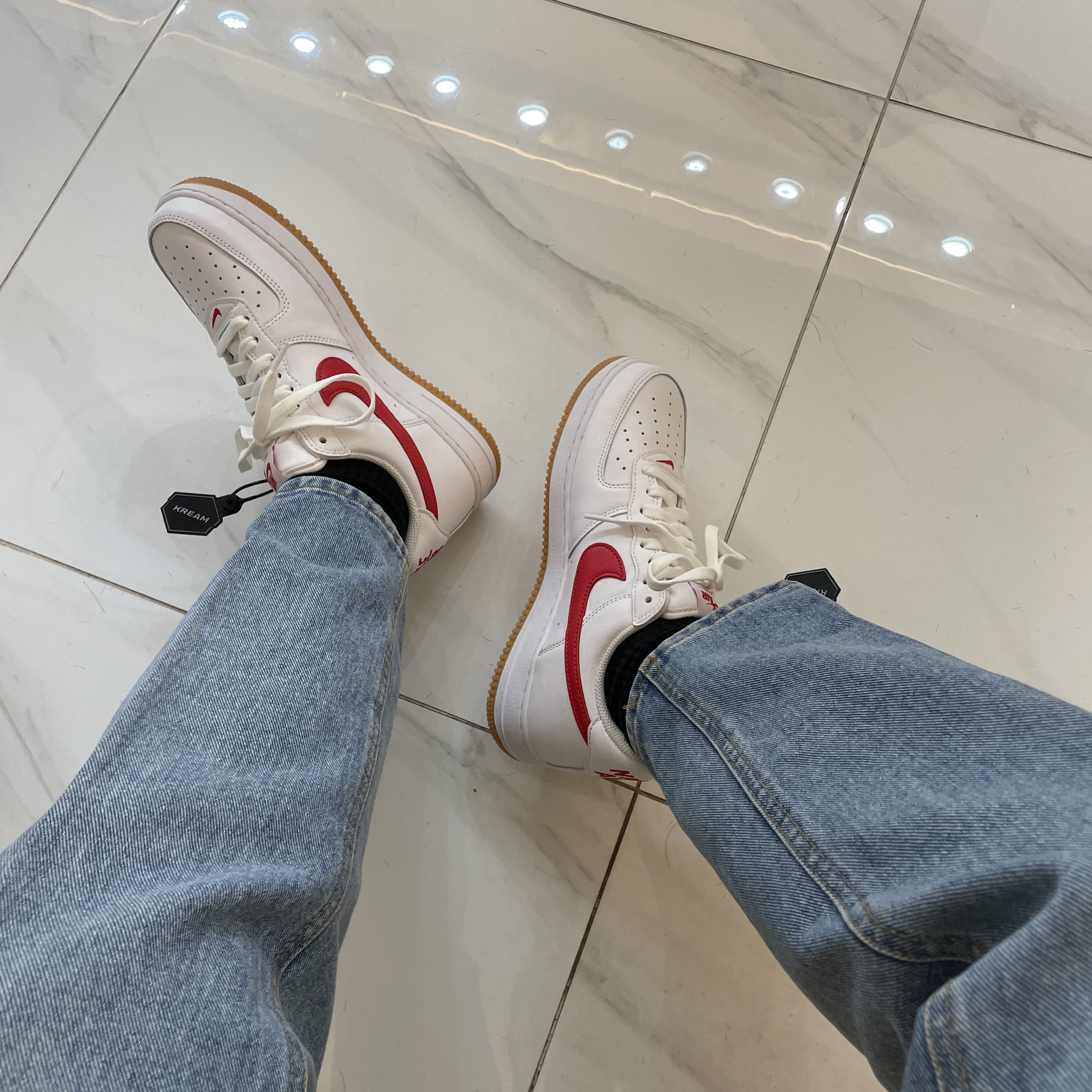 Nike Air Force 1 Low Retro Color of the Month University Red 착용 스타일 - 2