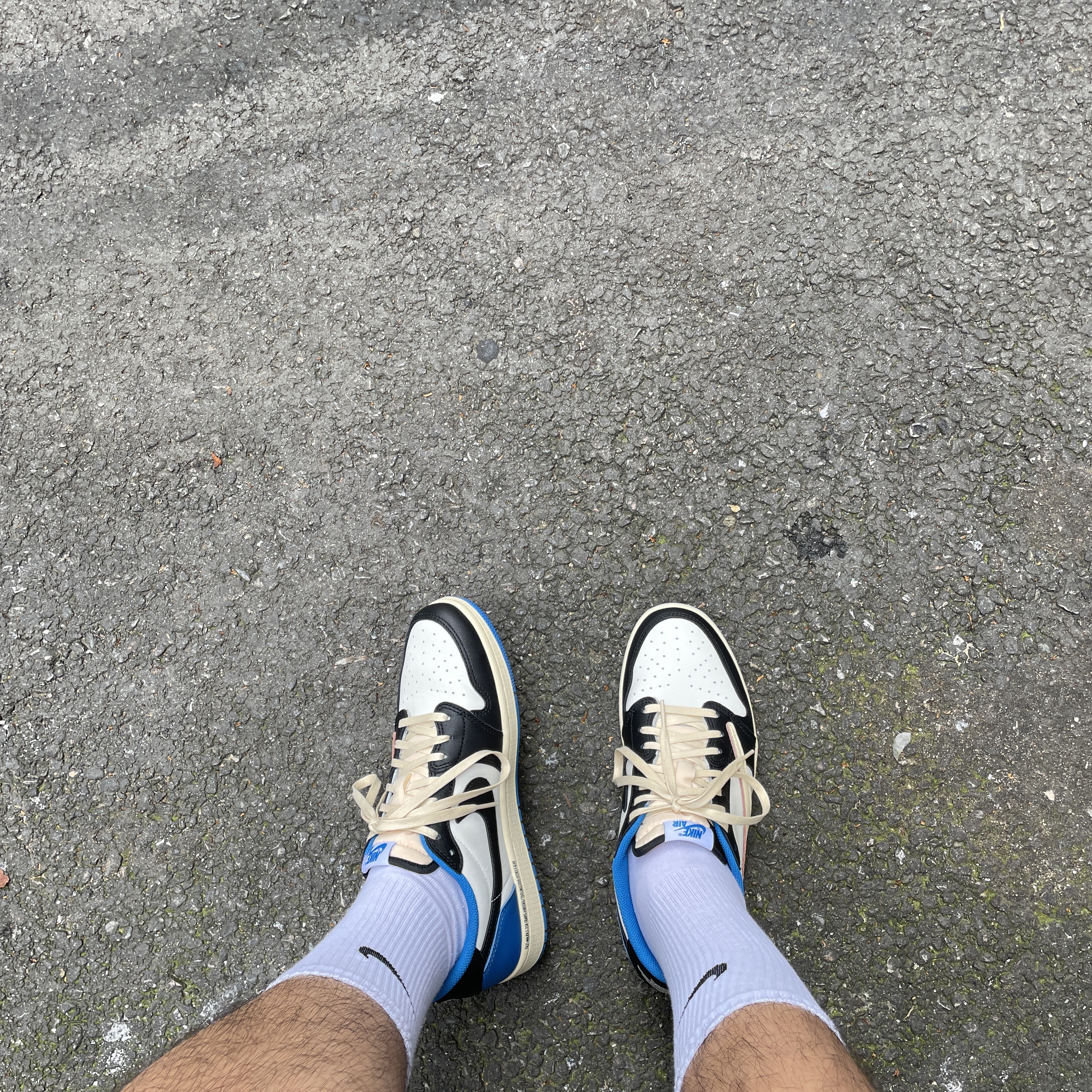 Jordan 1 x Travis Scott x Fragment Retro Low OG SP Military Blue 착용 스타일 - 2
