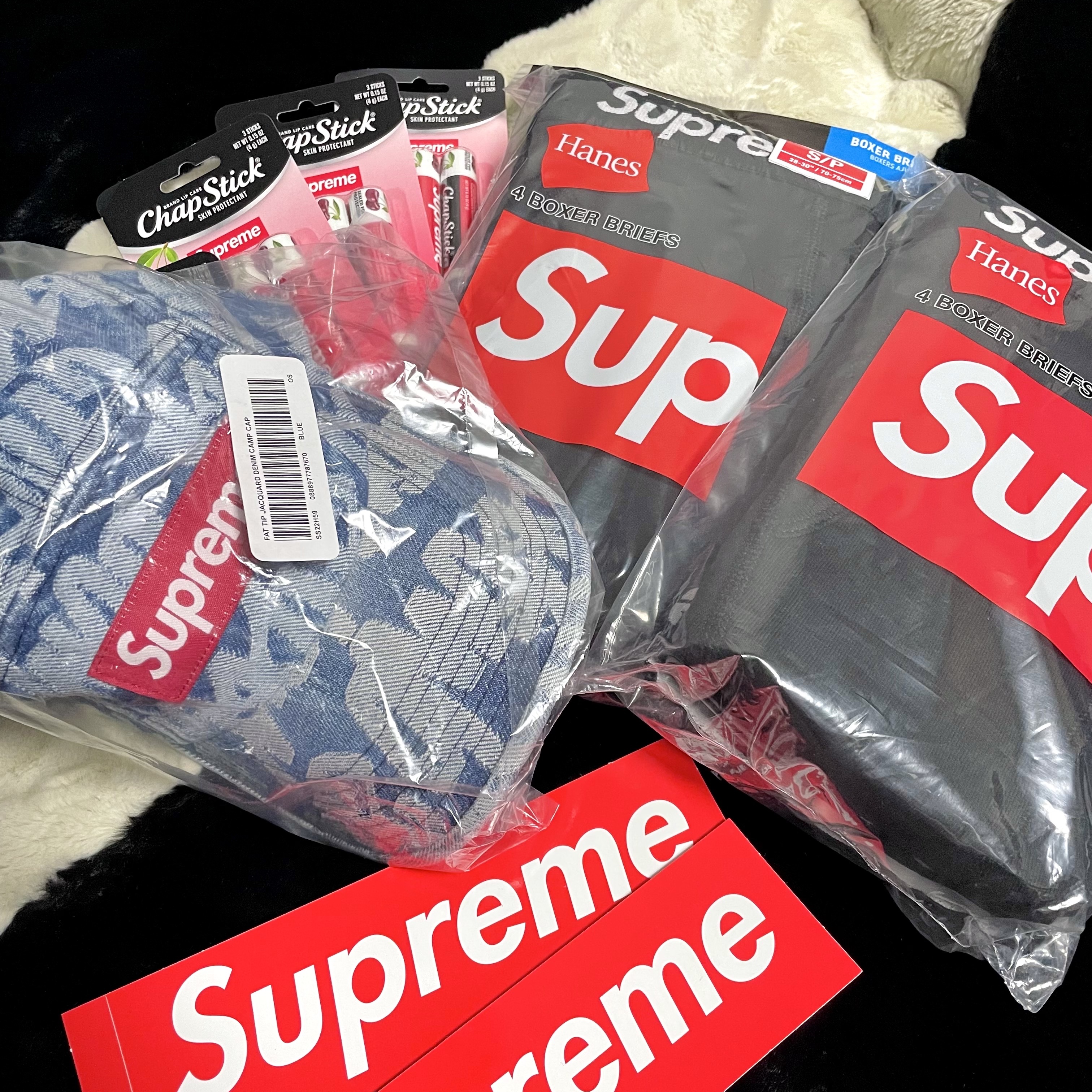 Supreme Fat Tip Jacquard Denim Camp Cap Blue - 22SS, Supreme Hanes Boxer Briefs Black (4 Pack) 착용 스타일